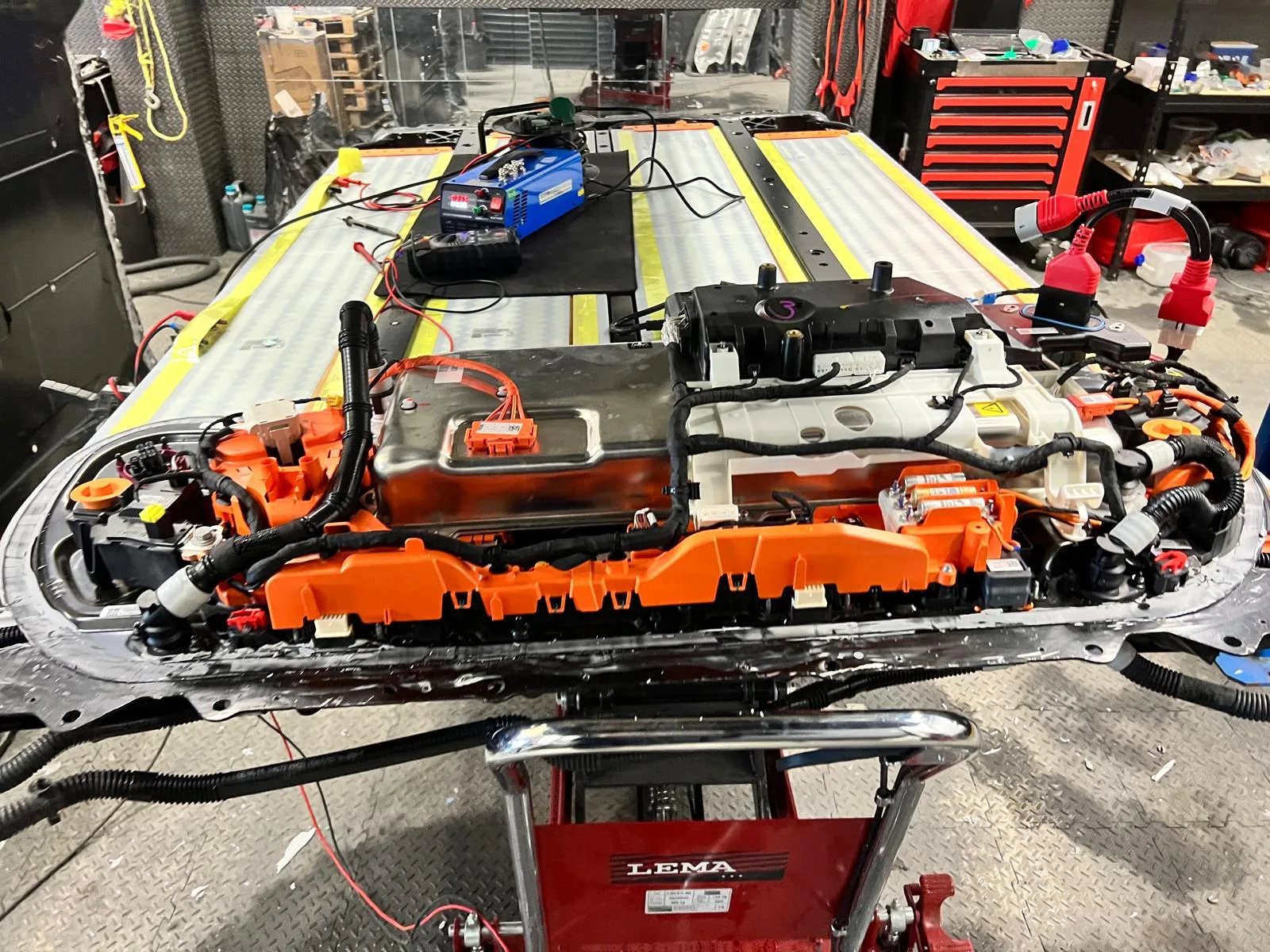 Regeneracja czy wymiana baterii HV – co naprawdę się opłaca?