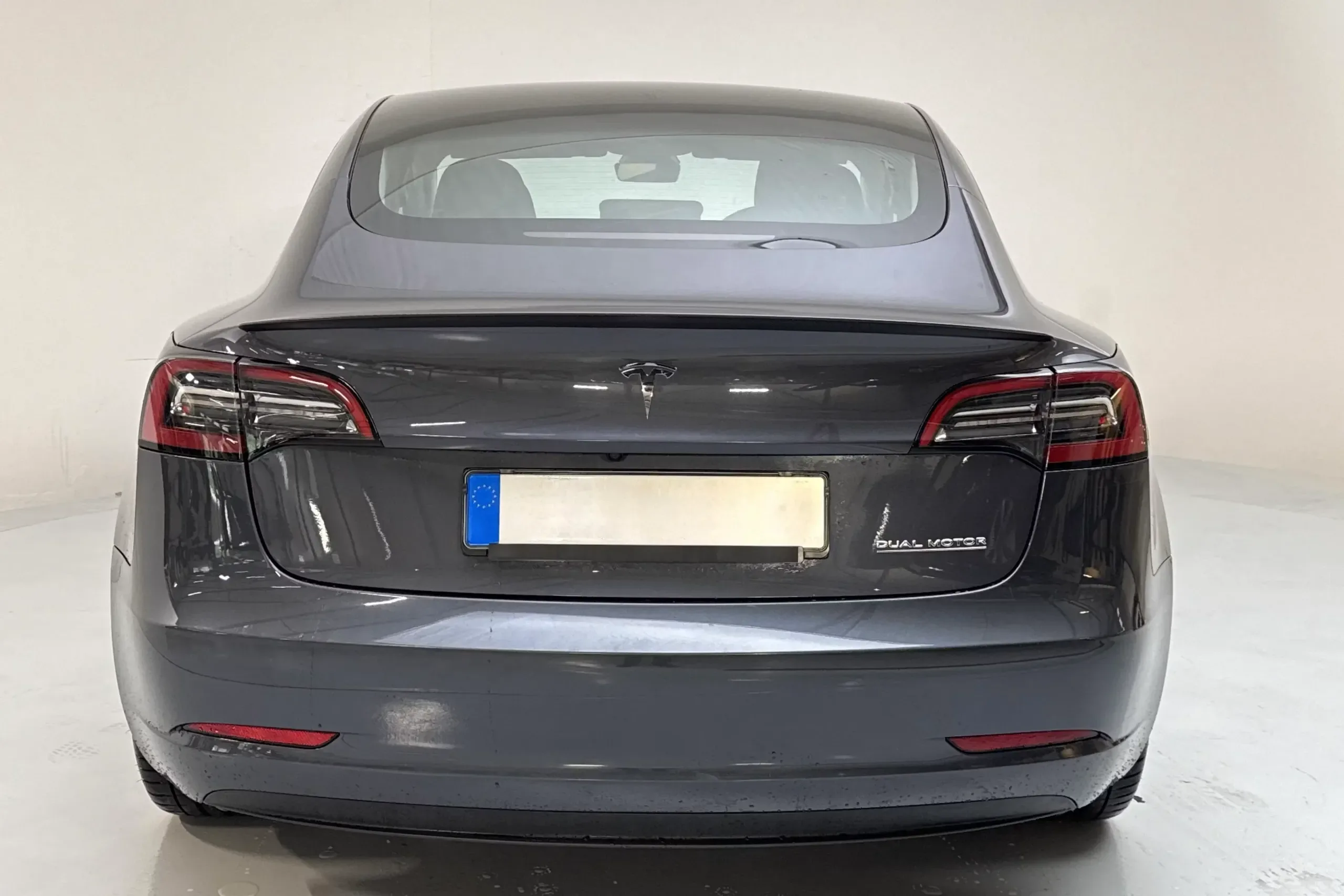 Tesla Model 3 Performance - widok 5