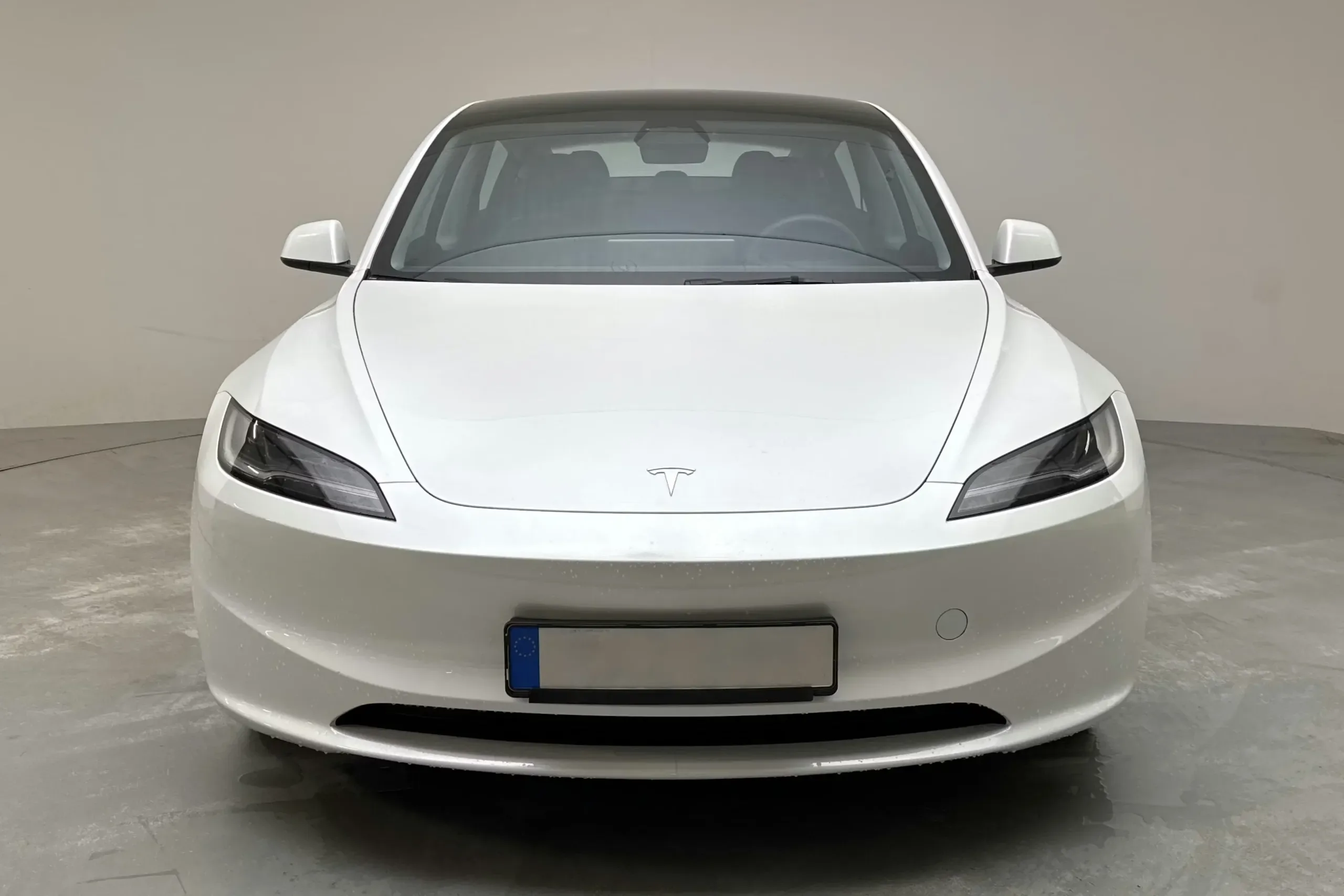 Tesla Model 3 Long Range AWD - widok 2