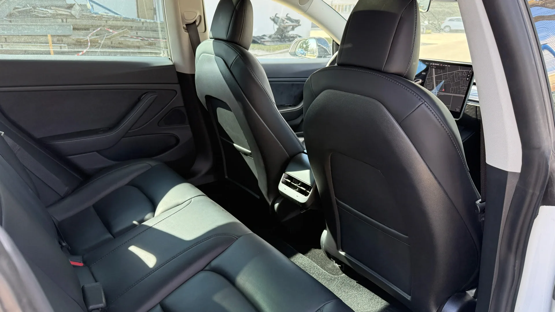 Tesla Model 3 Performance - widok 11