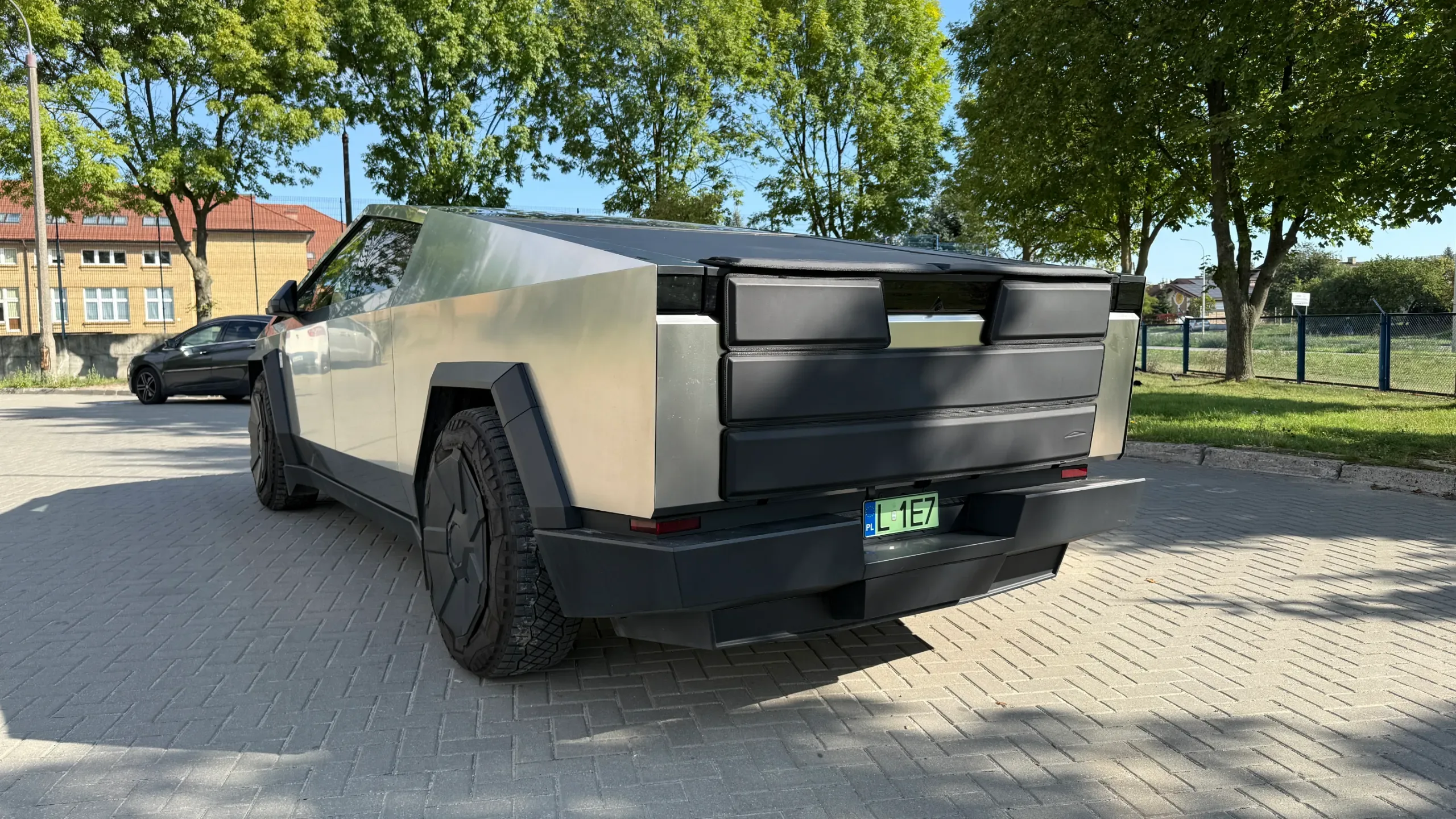 Tesla Cybertruck Cyberbeast - widok 2