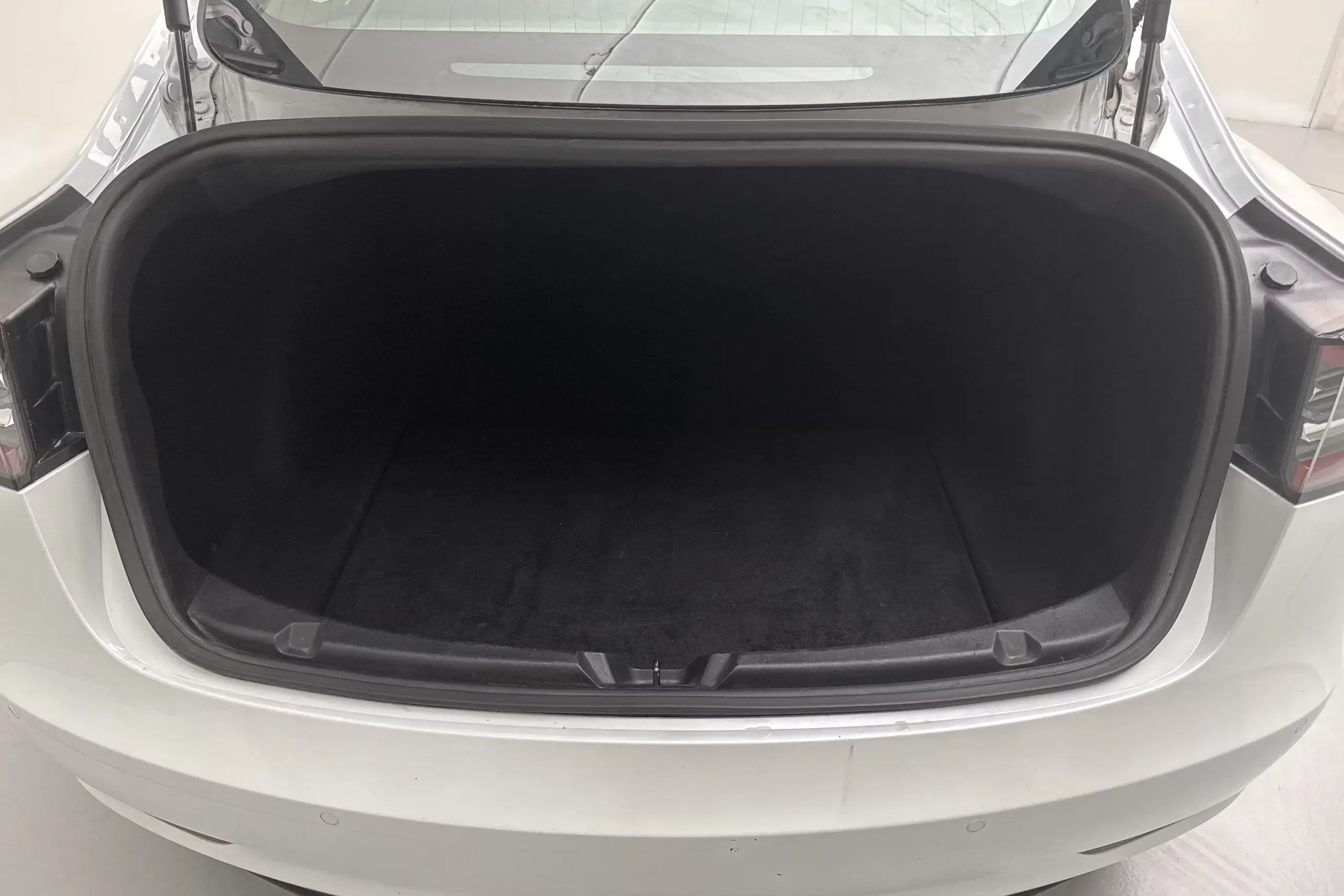 Tesla Model 3 Long Range AWD - widok 9