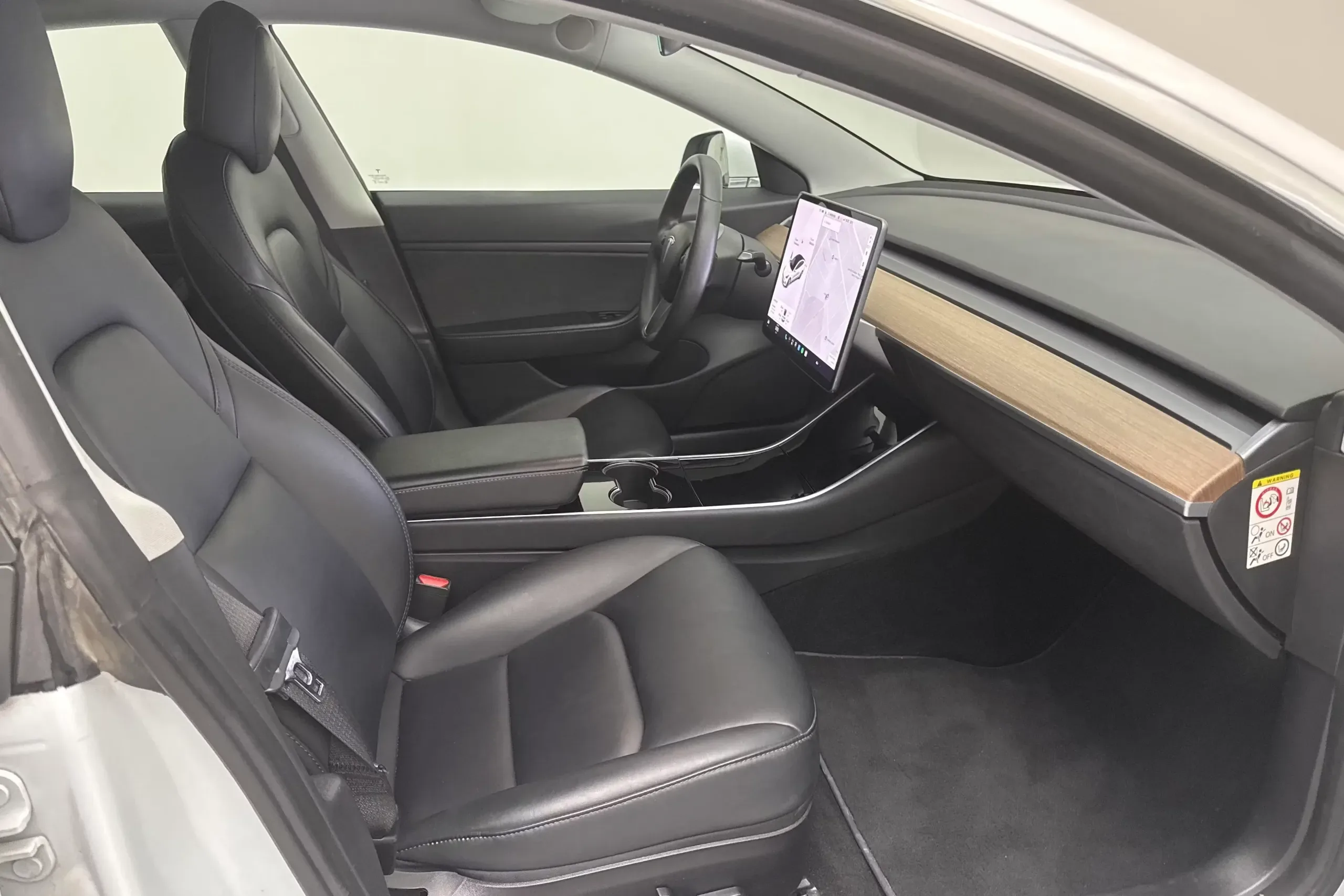 Tesla Model 3 Long Range AWD - widok 7