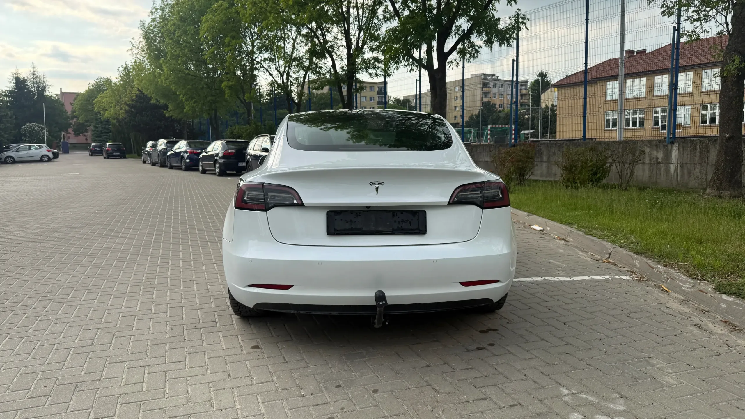 Tesla Model 3 Standard Range - widok 4