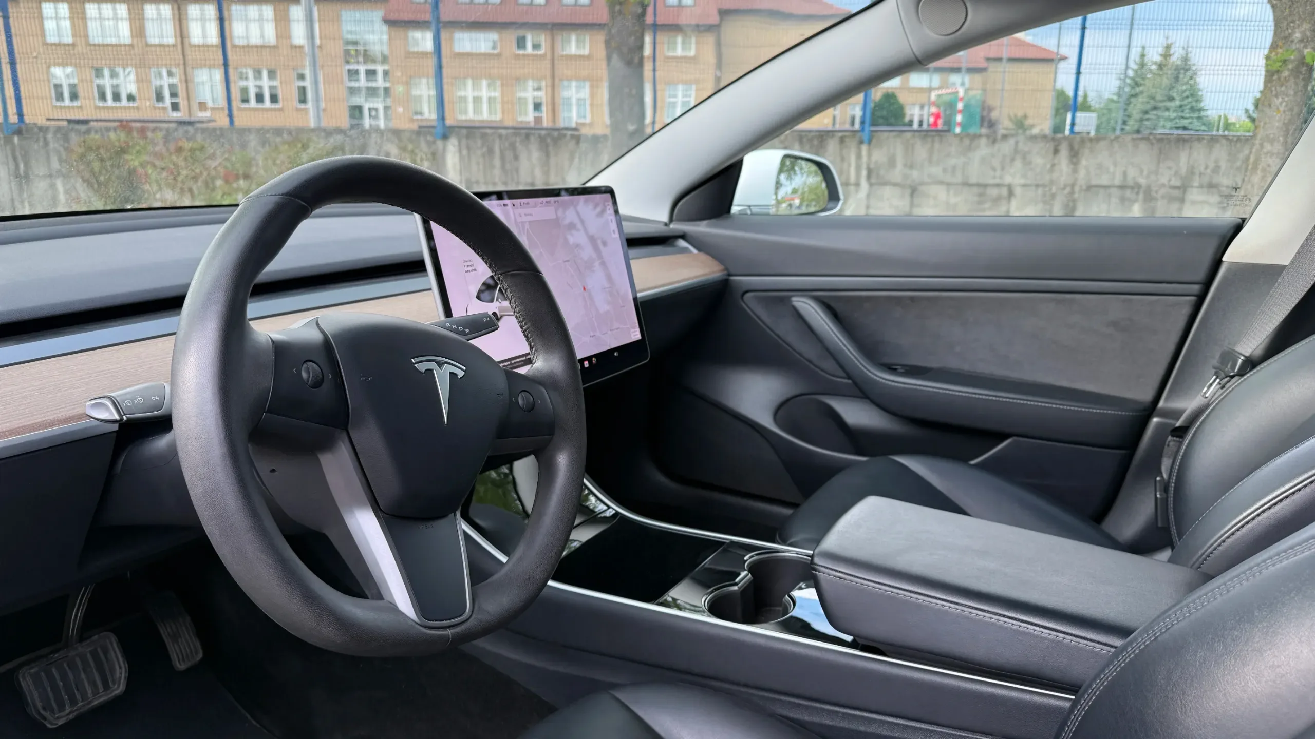 Tesla Model 3 Standard Range - widok 9