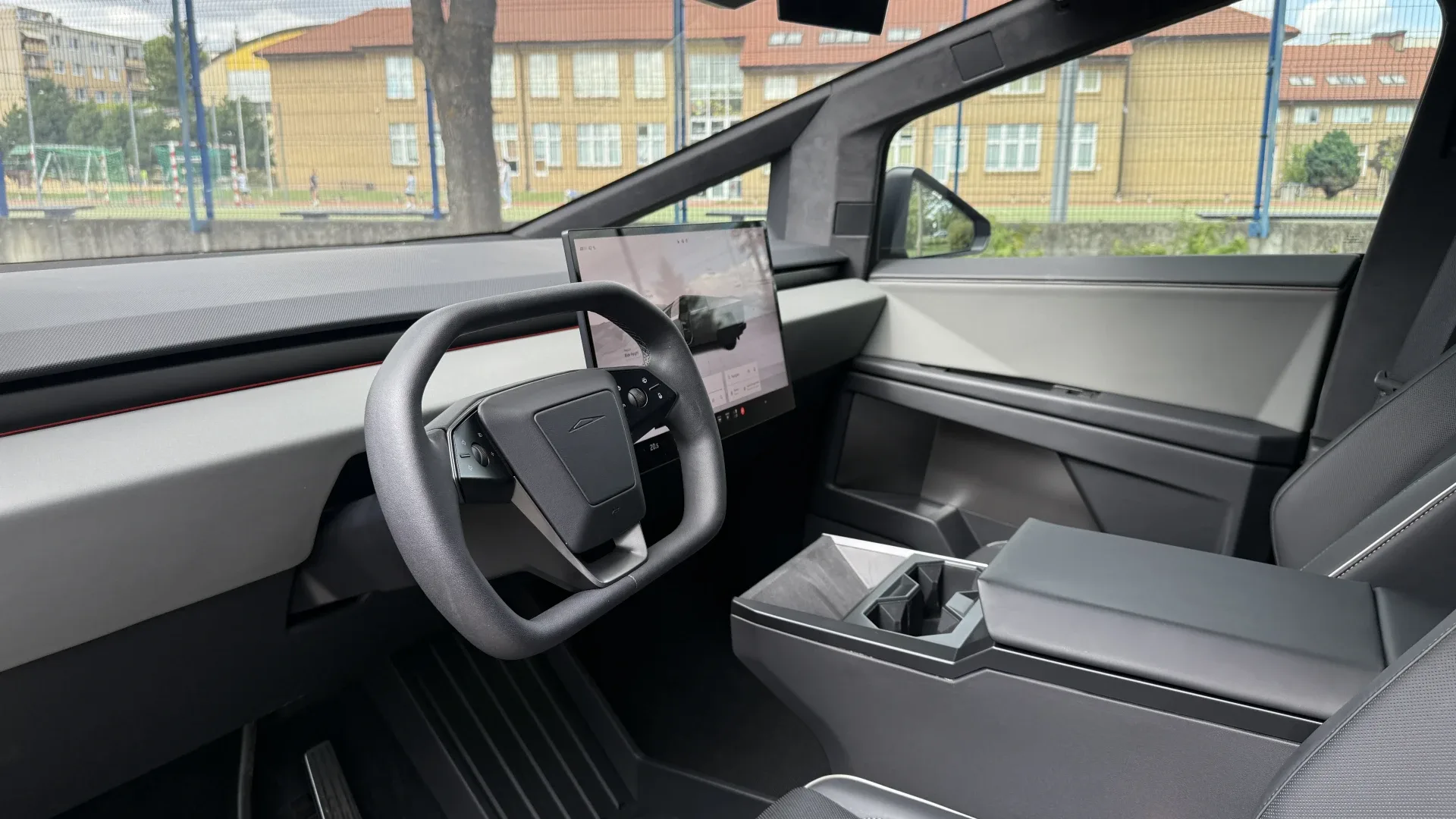 Tesla Cybertruck Long Range - widok 6