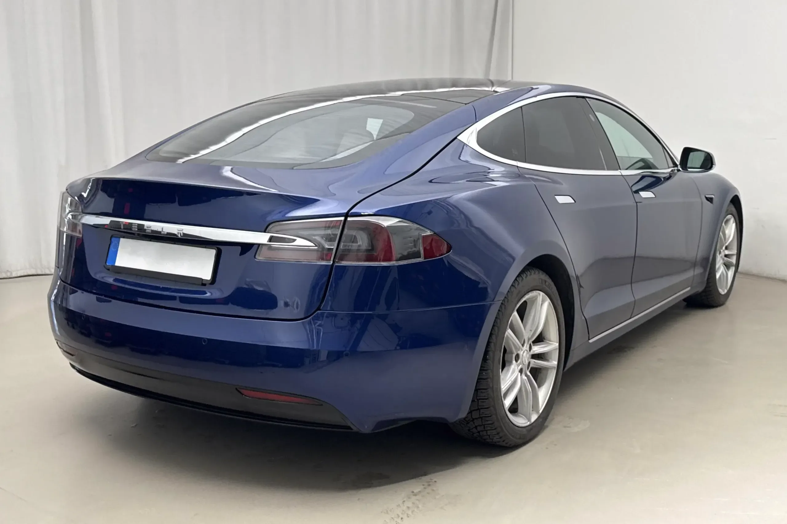 Tesla Model S Long Range Plus - widok 4