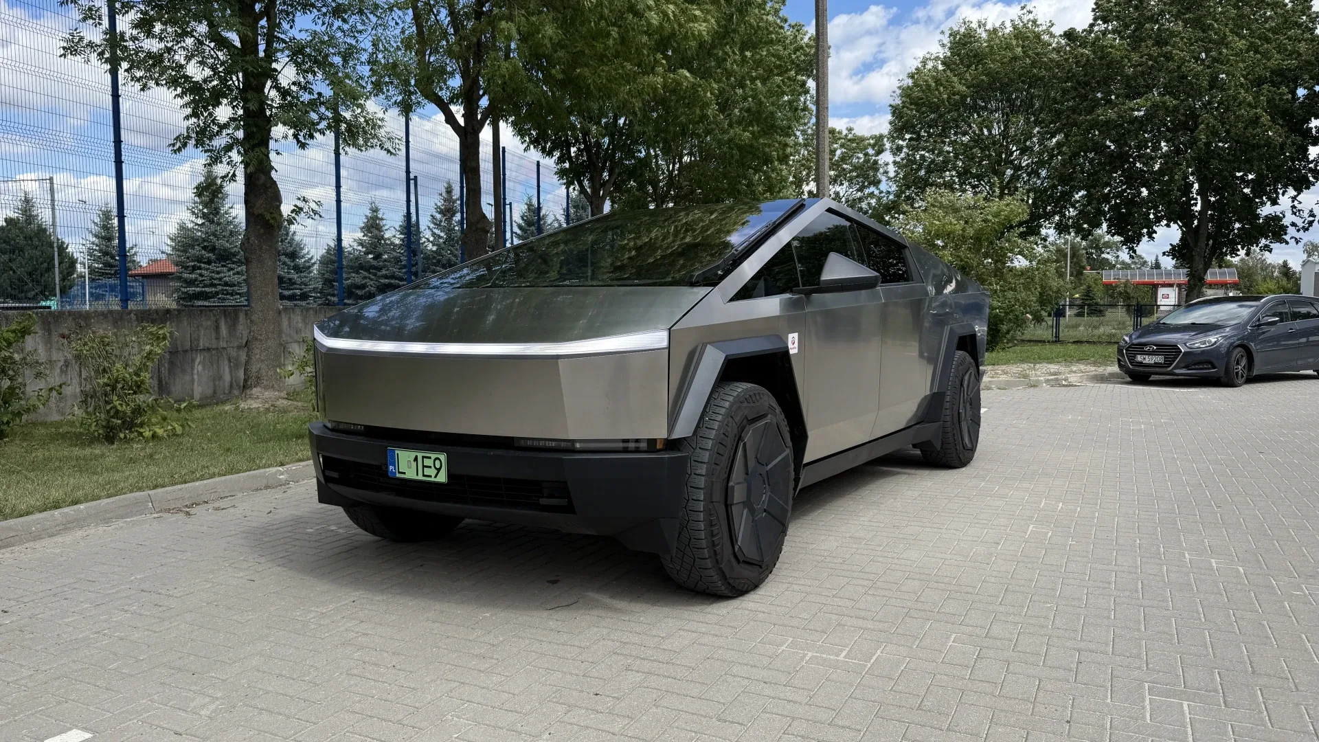 Tesla Cybertruck Long Range Tesla