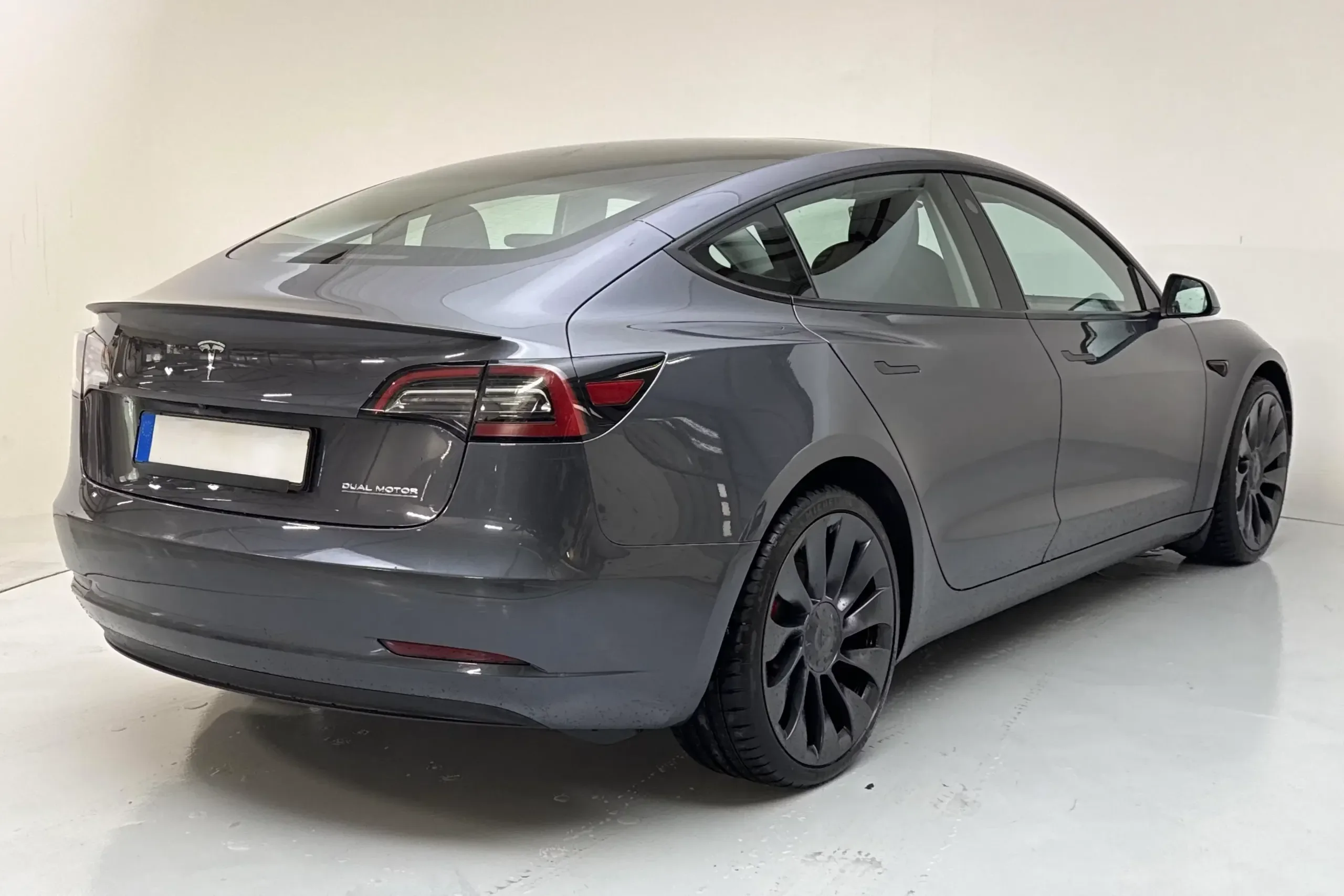 Tesla Model 3 Performance - widok 4