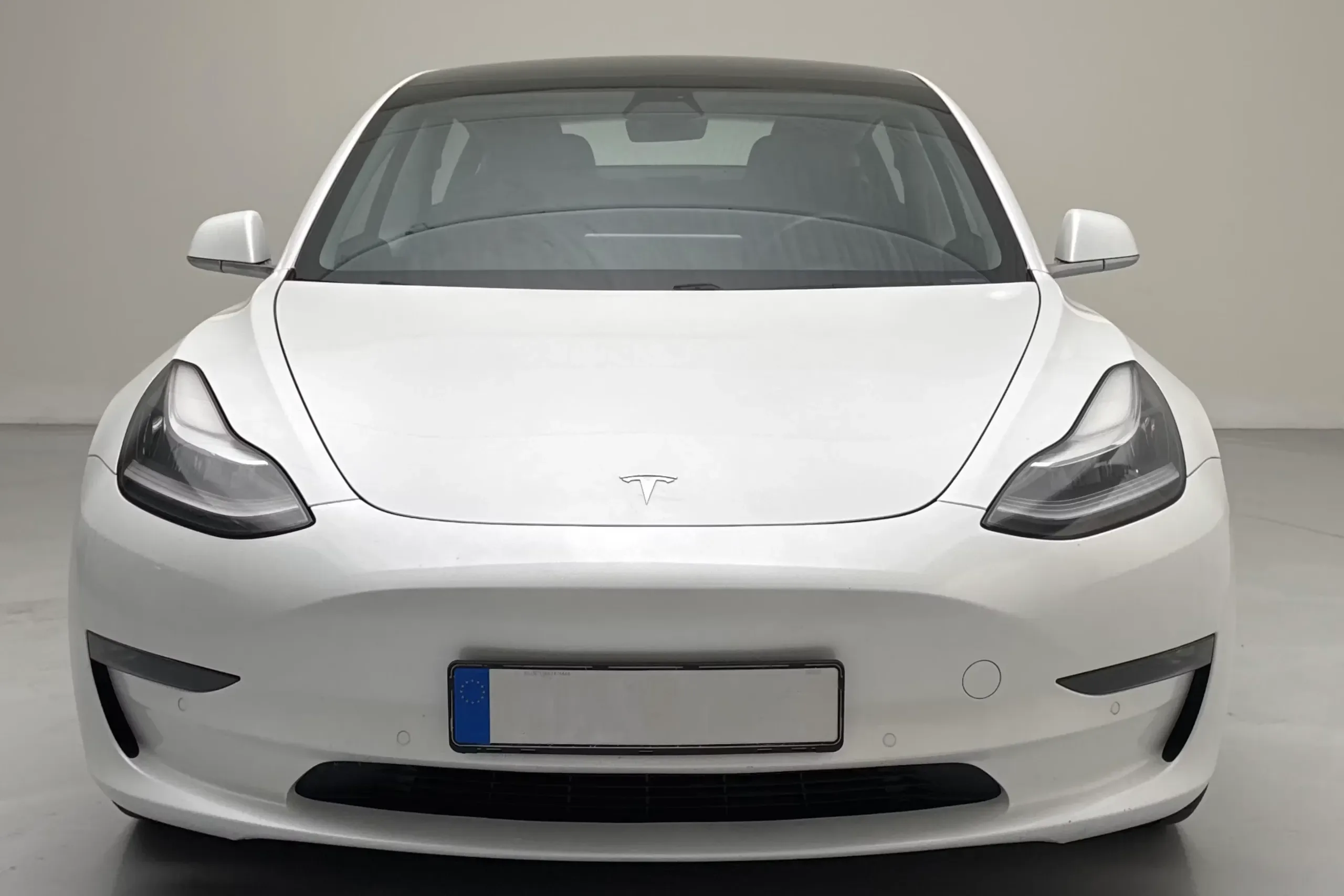 Tesla Model 3 Long Range AWD - widok 2