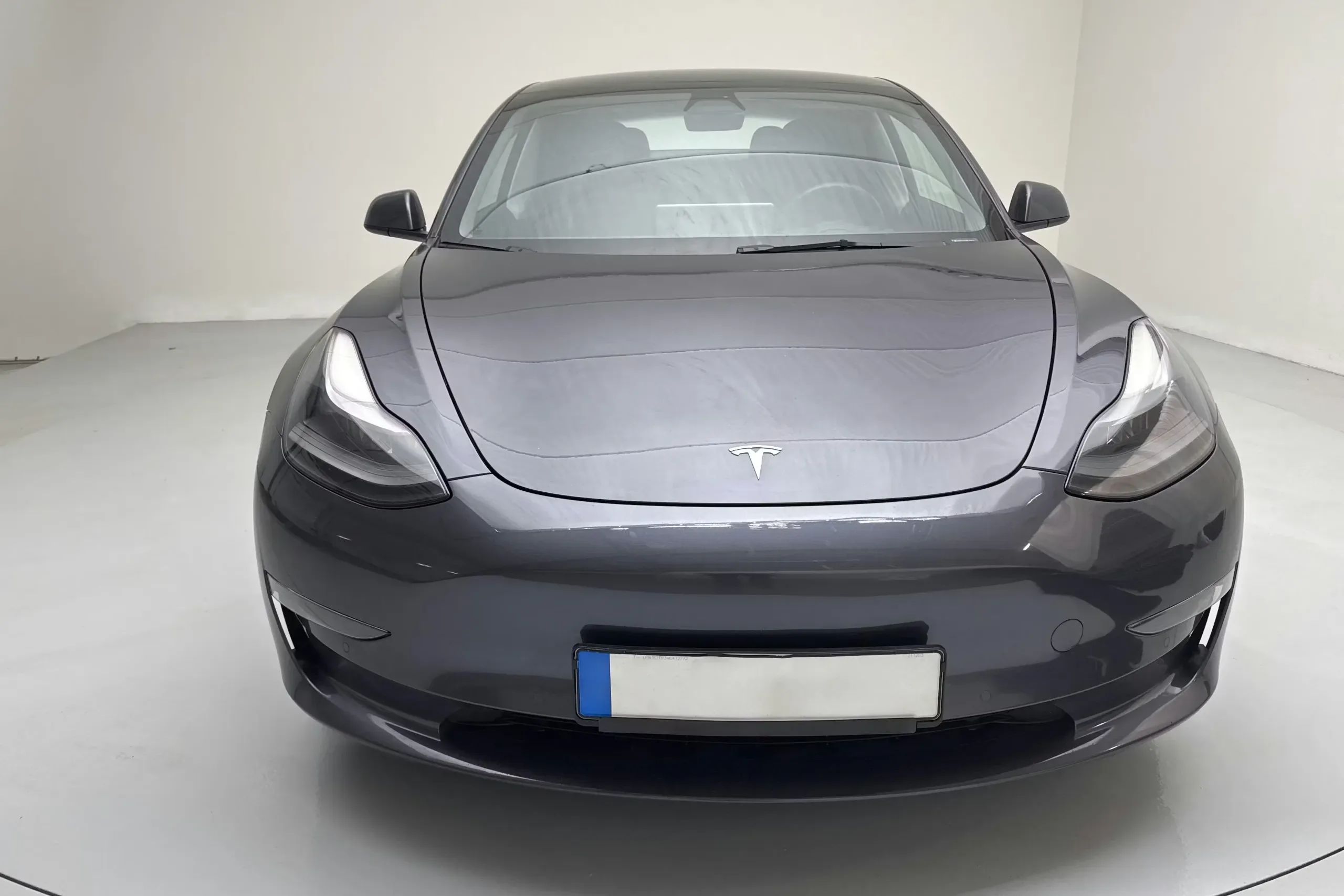 Tesla Model 3 Long Range AWD - widok 2