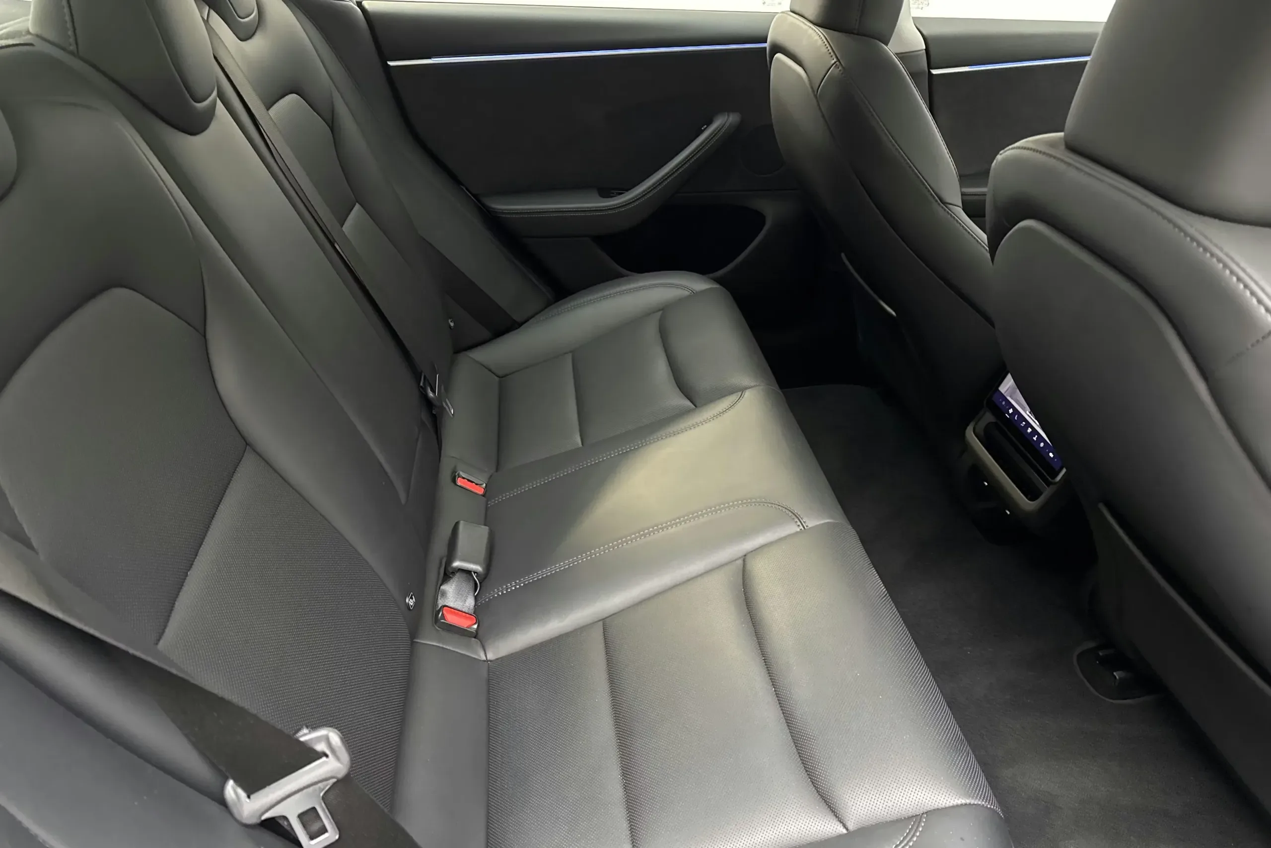 Tesla Model 3 Long Range AWD - widok 8