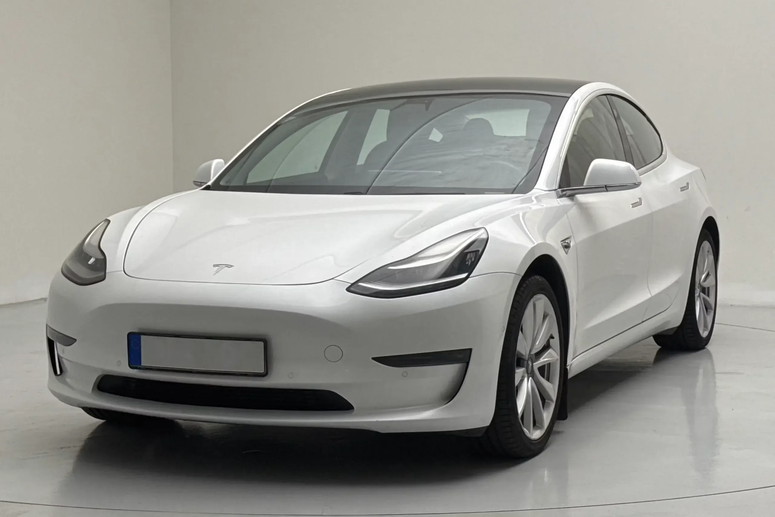 Tesla Model 3 Long Range AWD Tesla