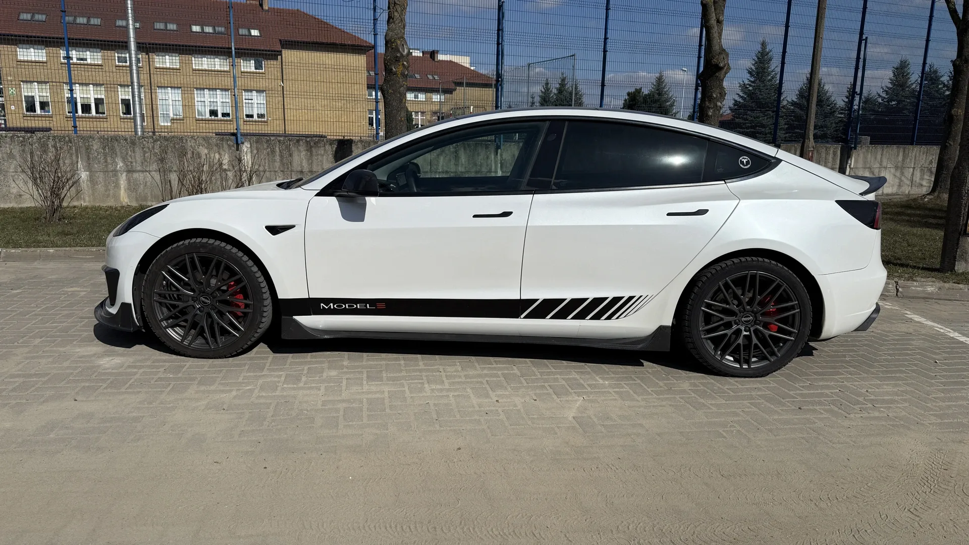 Tesla Model 3 Performance - widok 3