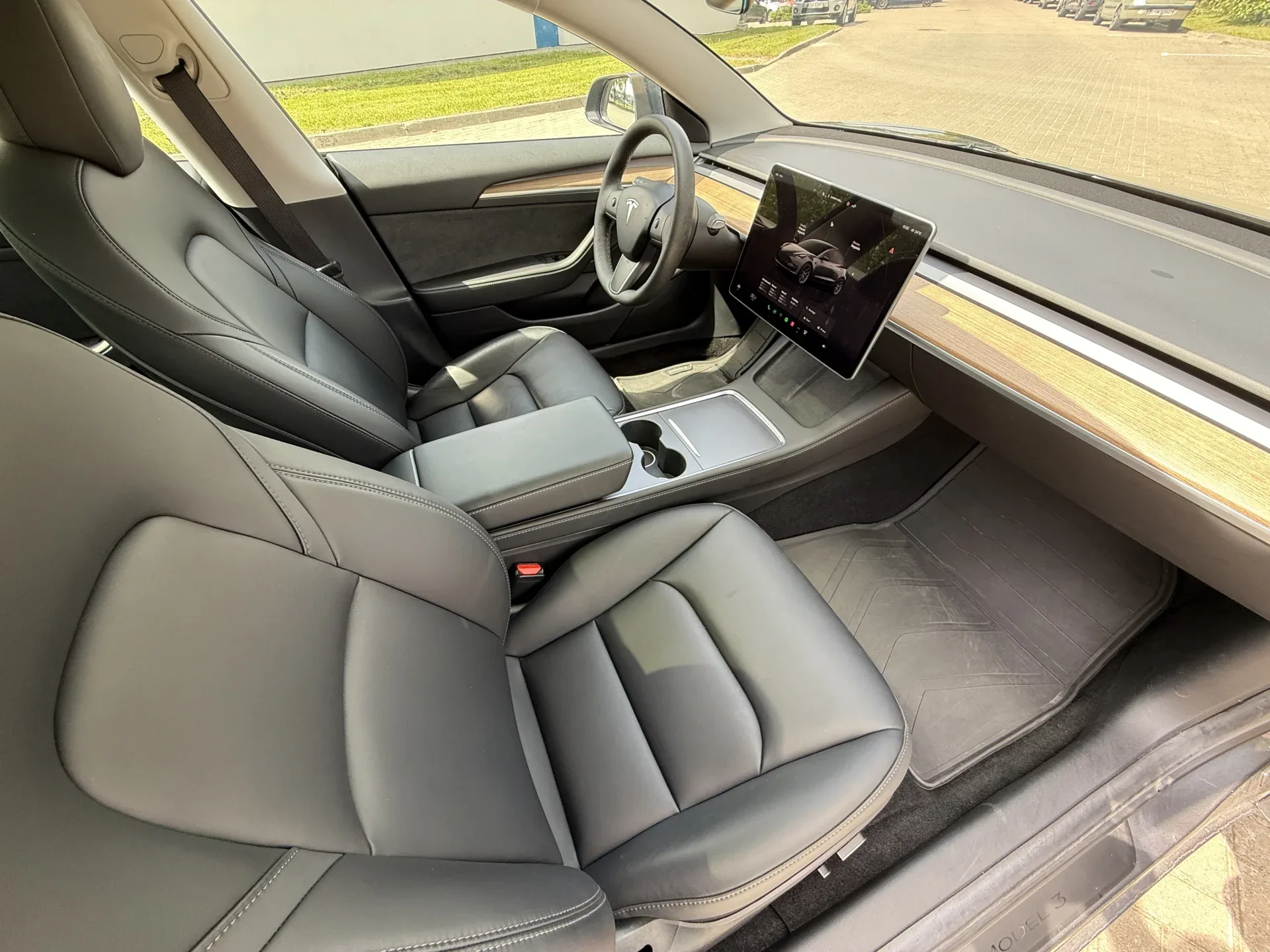 Tesla Model 3 Standard Range - widok 8