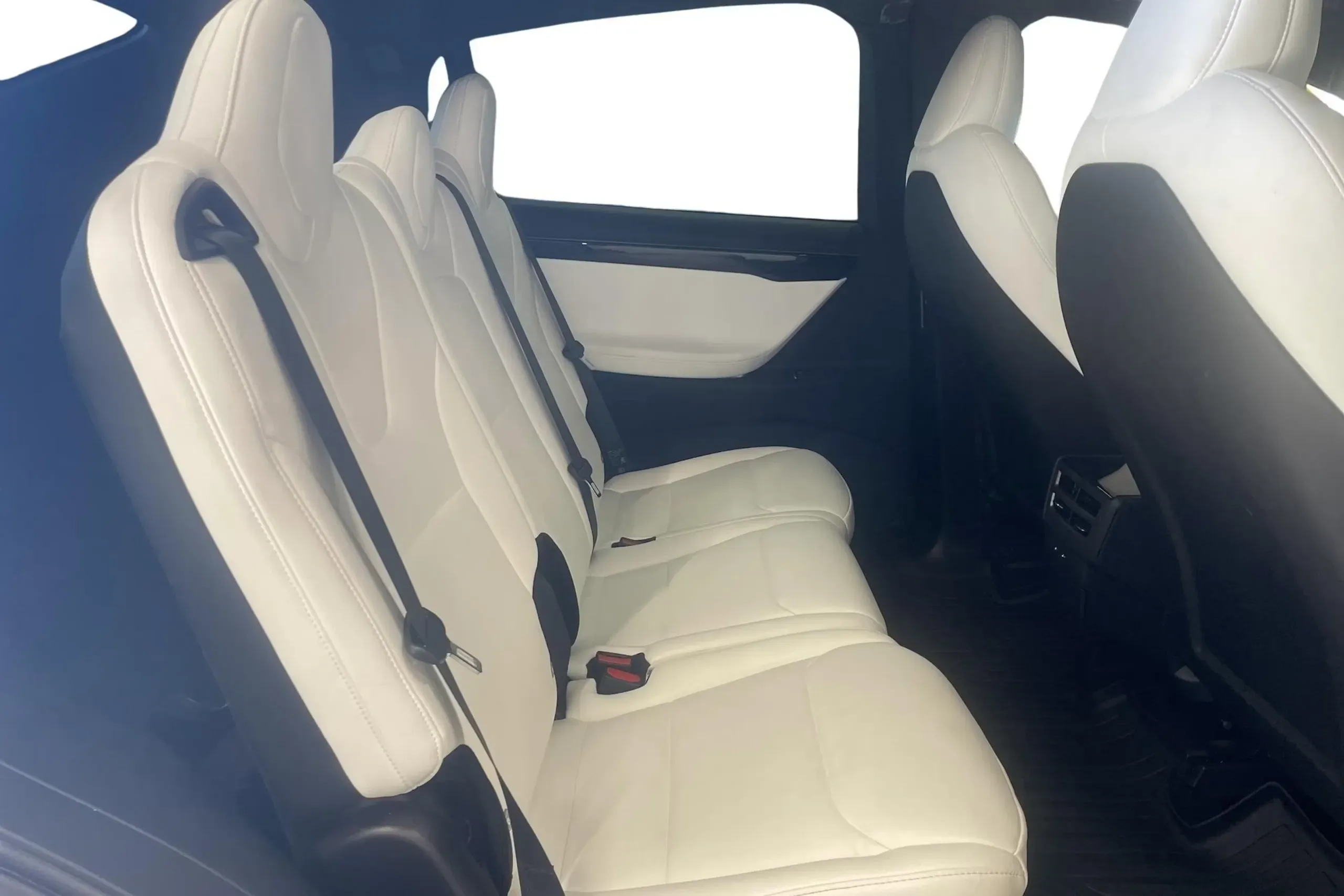 Tesla Model X Long Range - widok 9