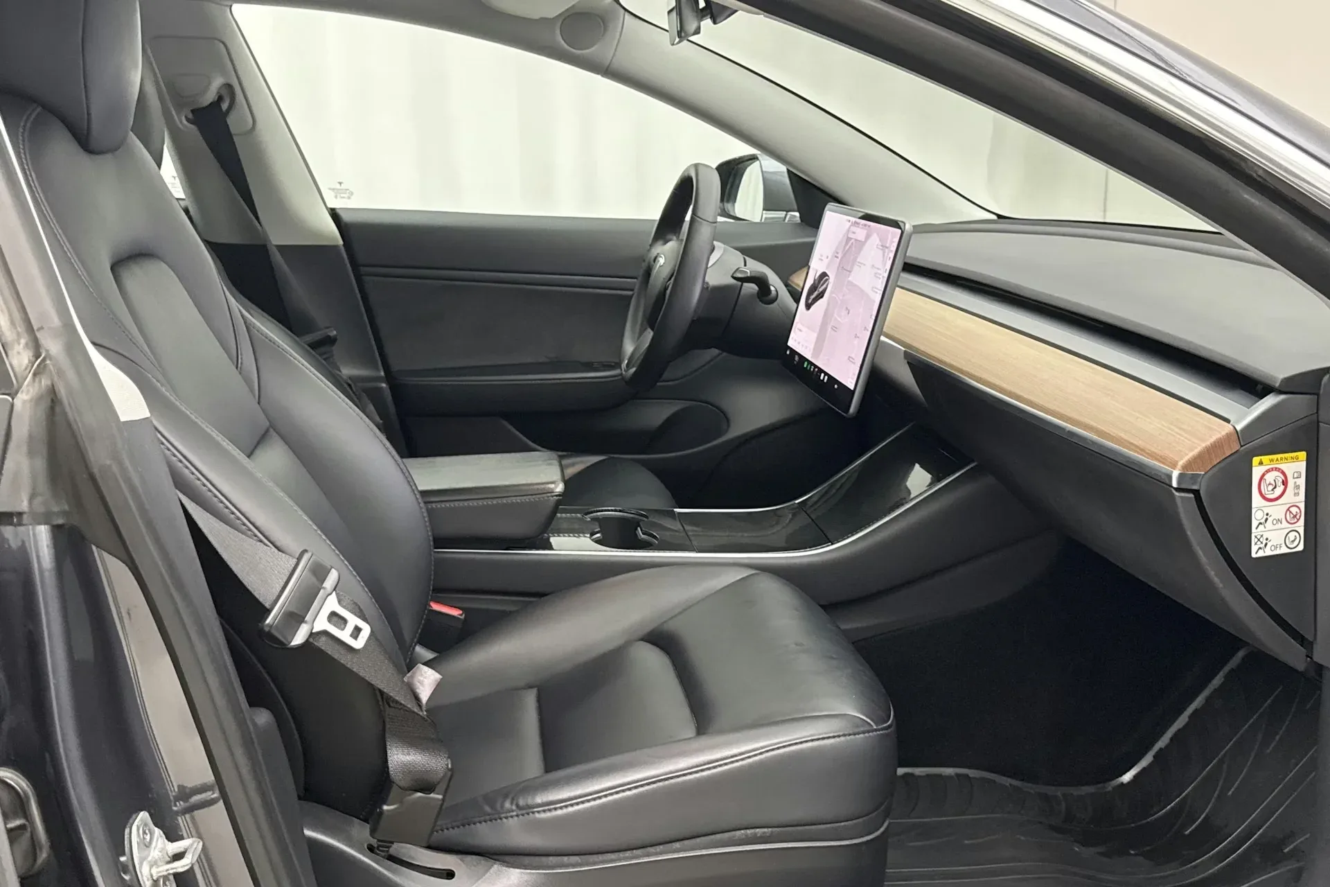 Tesla Model 3 Long Range AWD - widok 7