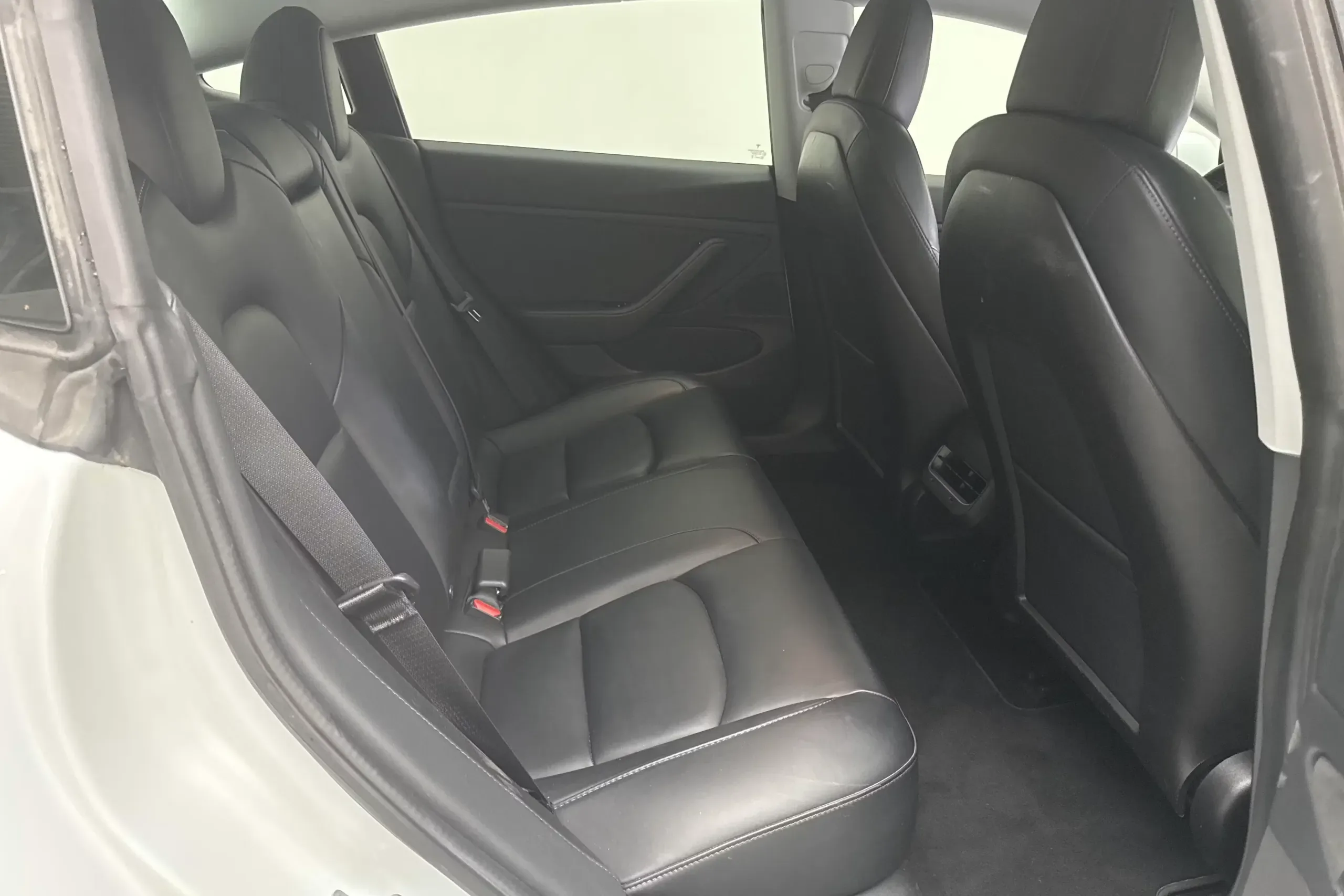 Tesla Model 3 Long Range AWD - widok 8