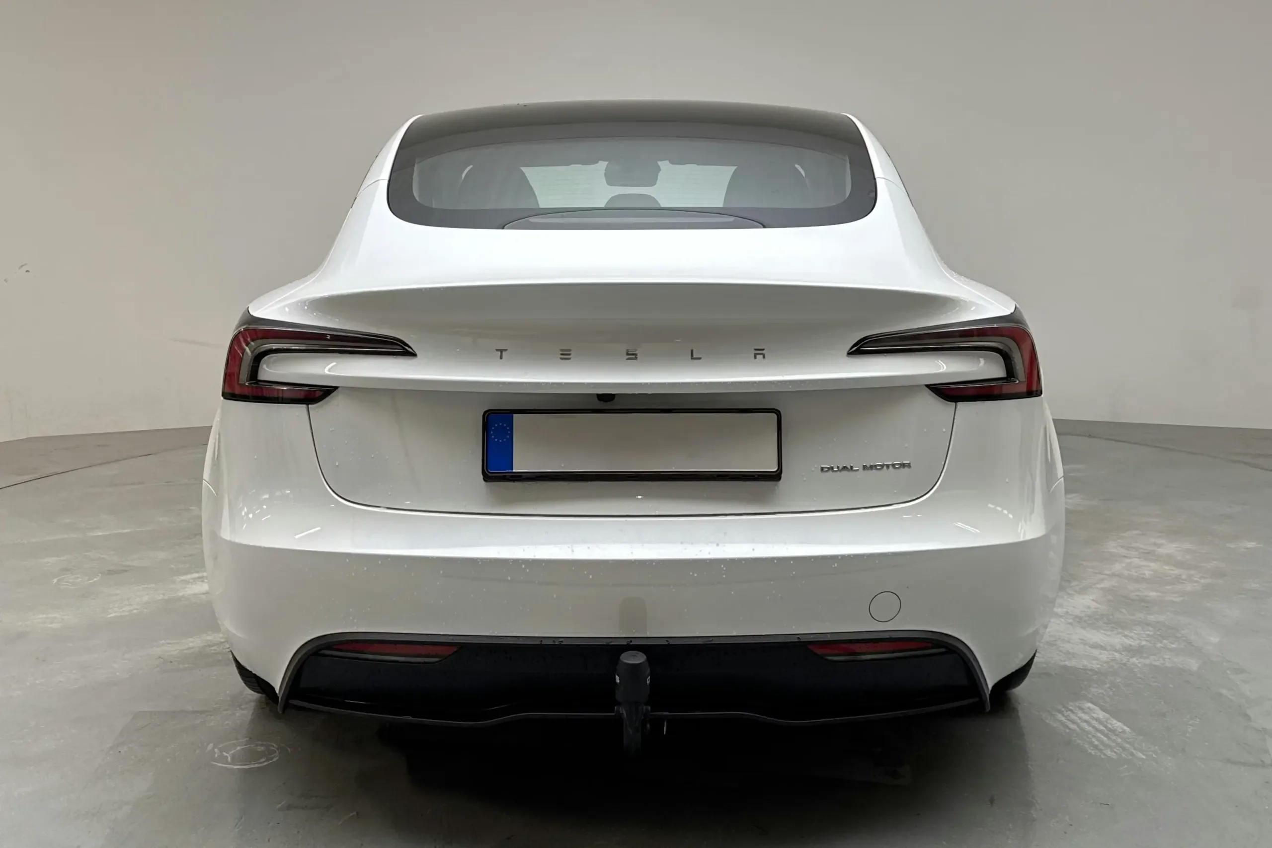 Tesla Model 3 Long Range AWD - widok 4