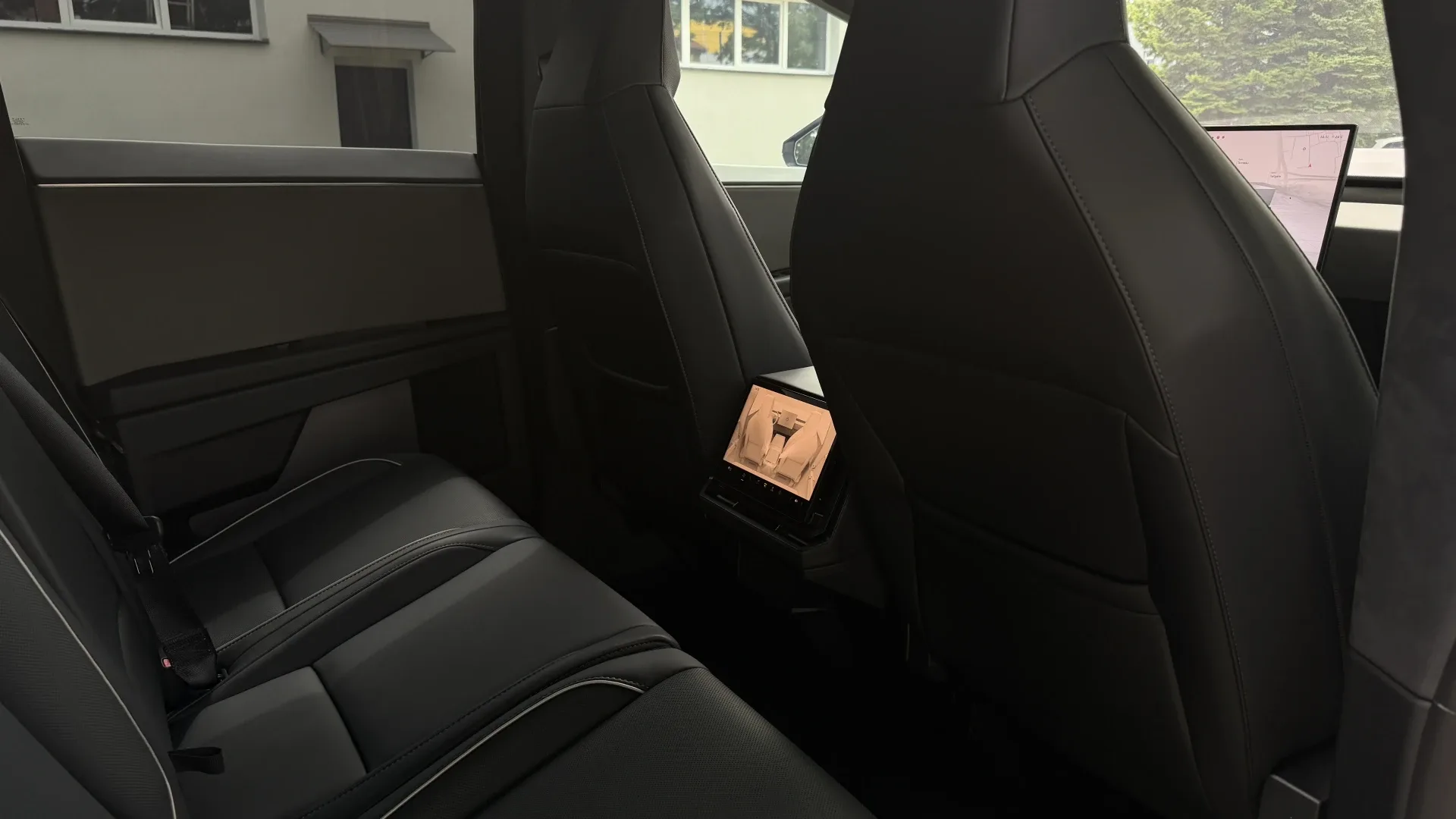 Tesla Cybertruck Long Range - widok 8