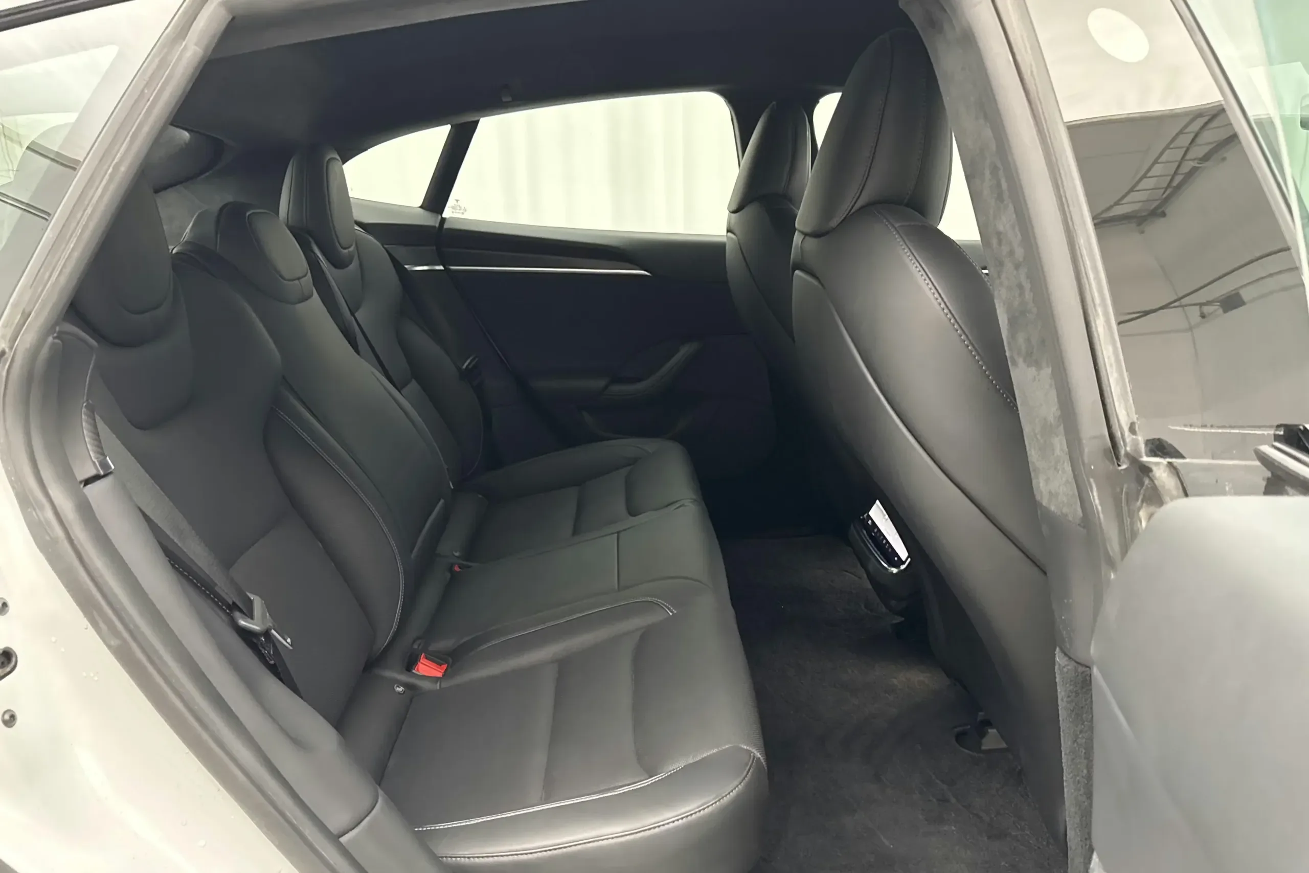 Tesla Model S Plaid - widok 7