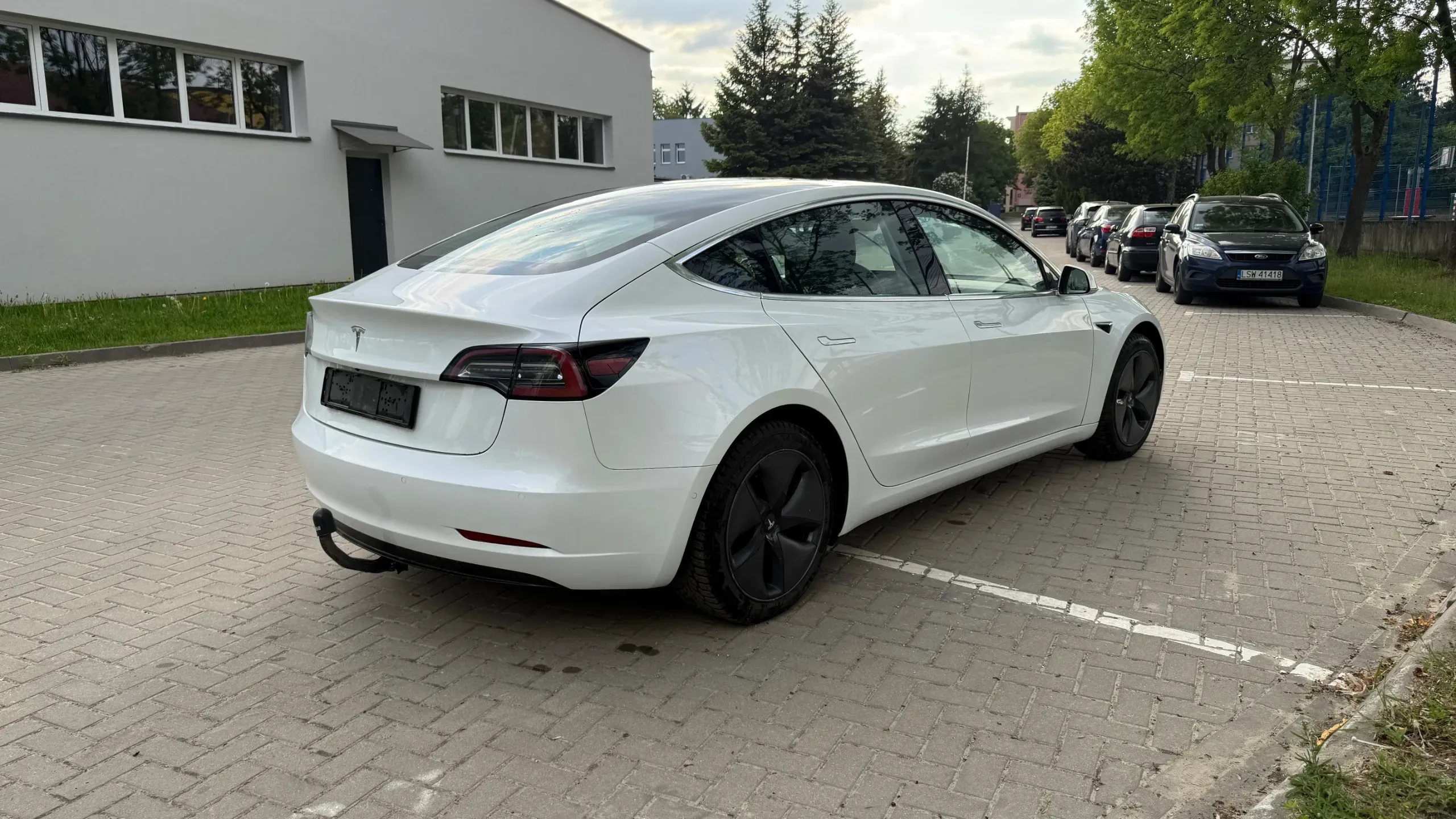 Tesla Model 3 Standard Range - widok 5