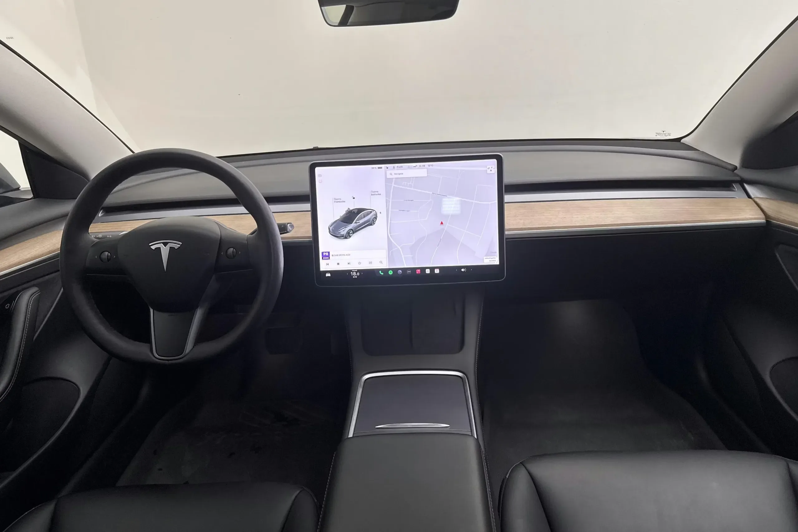 Tesla Model 3 Long Range AWD - widok 6