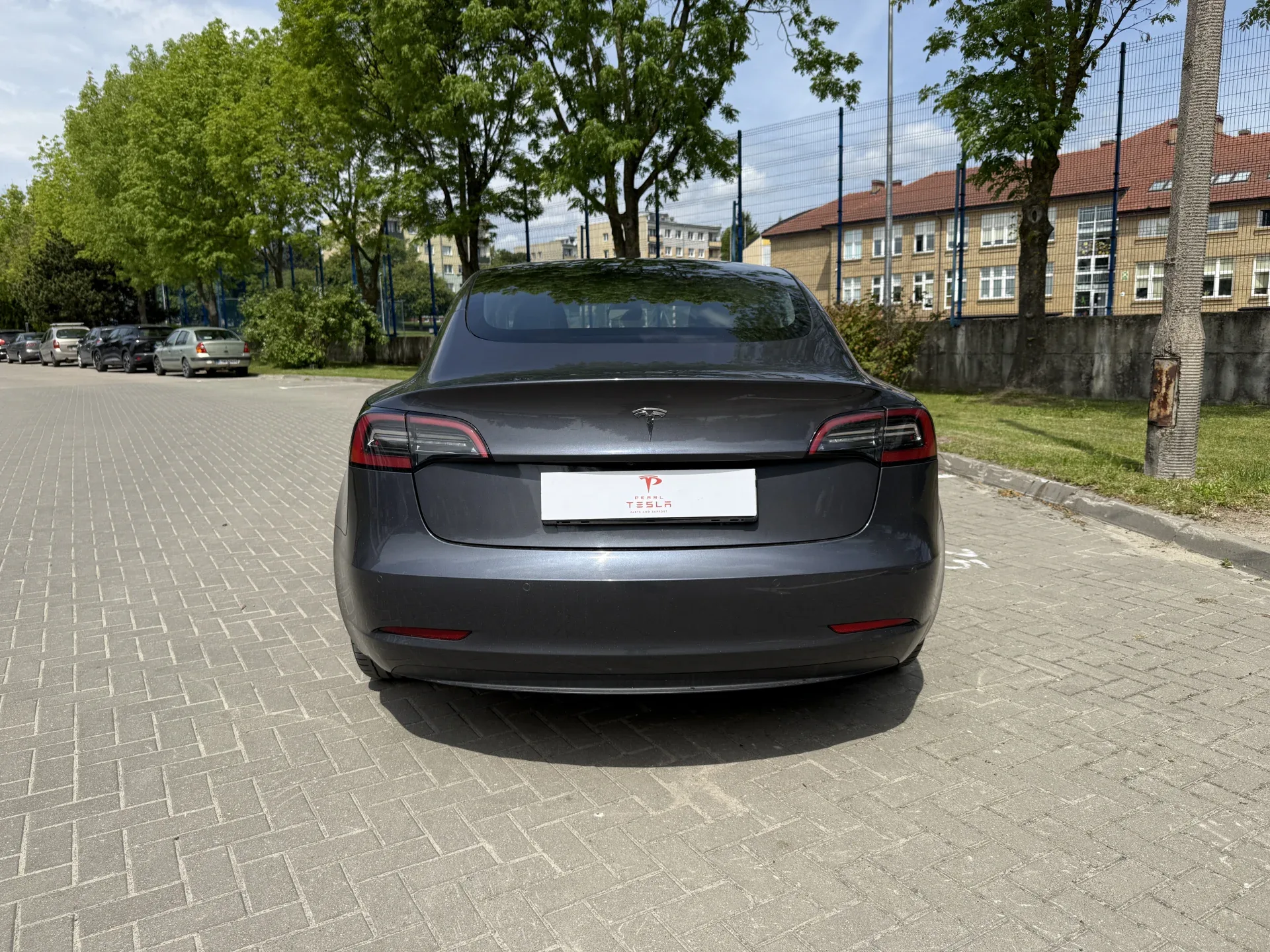 Tesla Model 3 Standard Range - widok 6