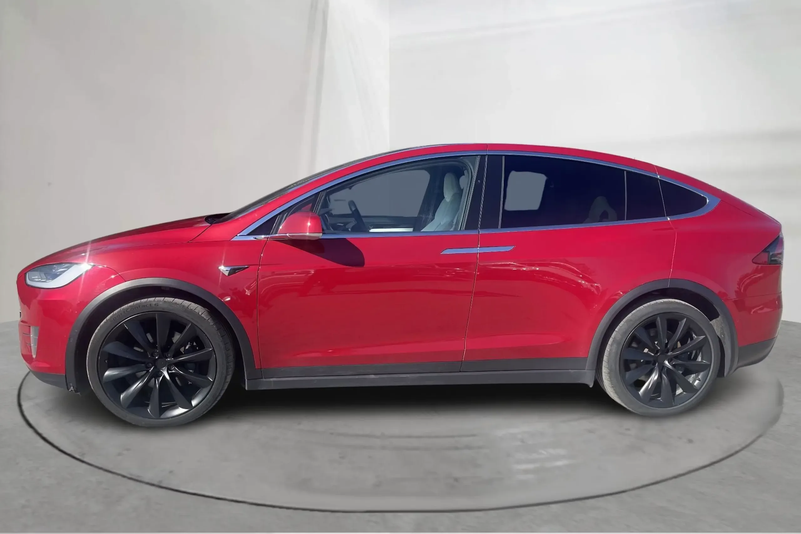 Tesla Model X Long Range - widok 3