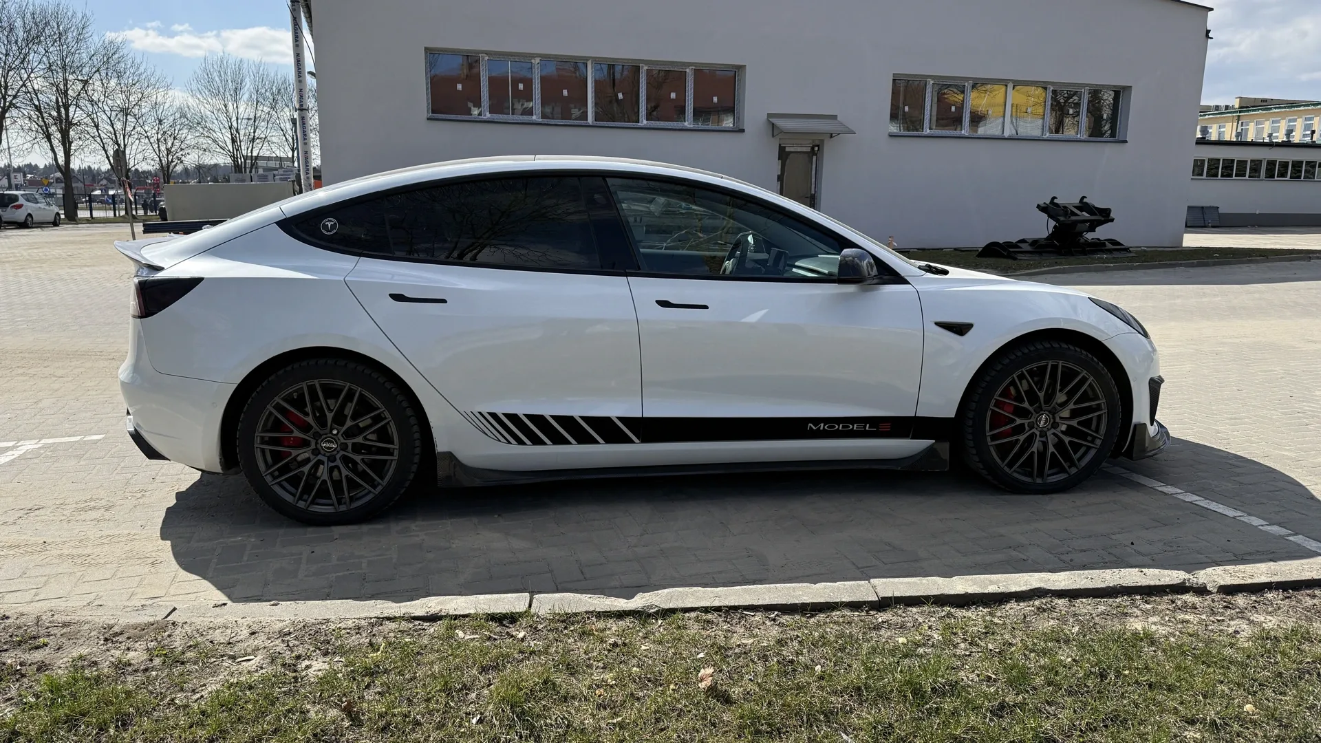 Tesla Model 3 Performance - widok 7