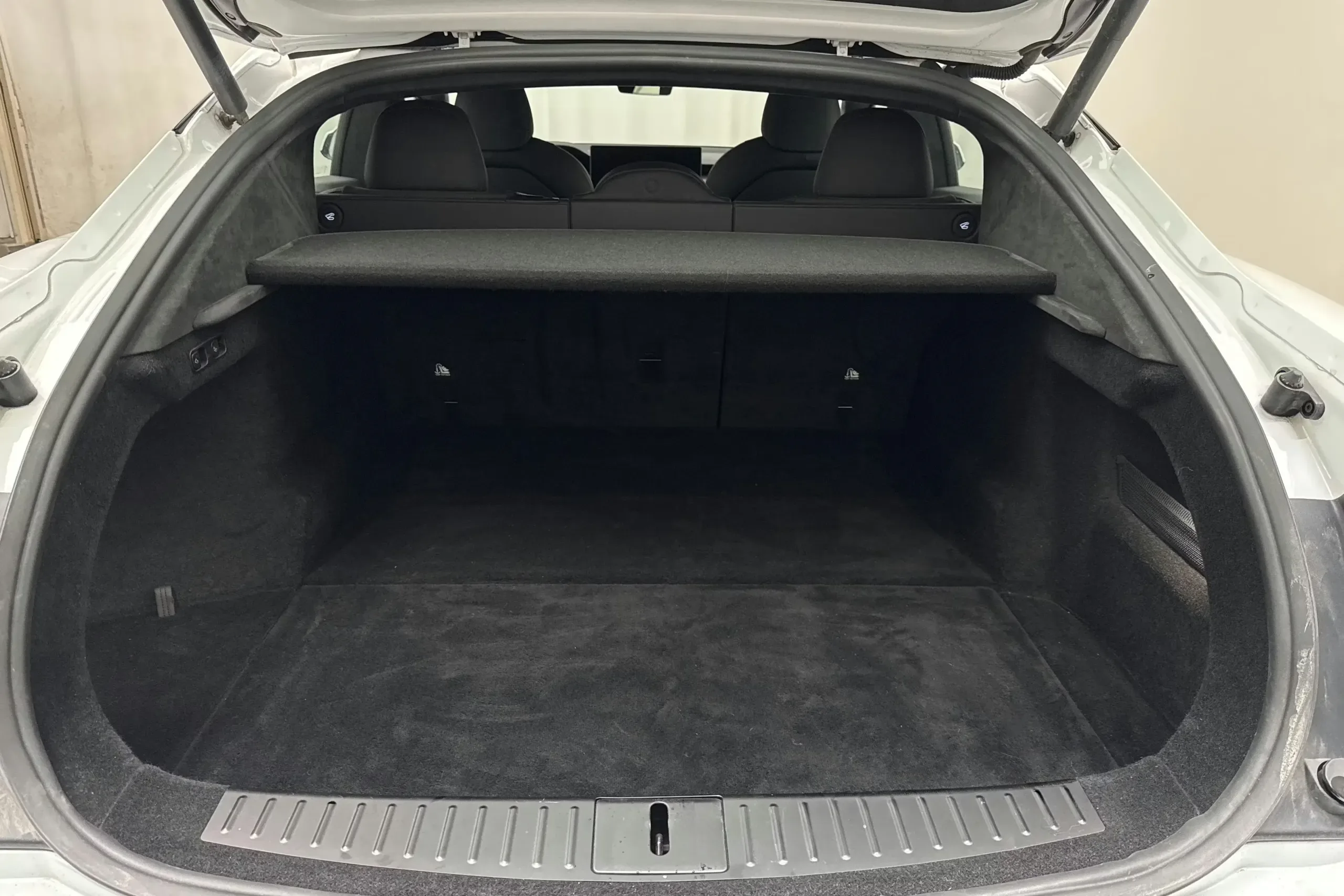 Tesla Model S Plaid - widok 8