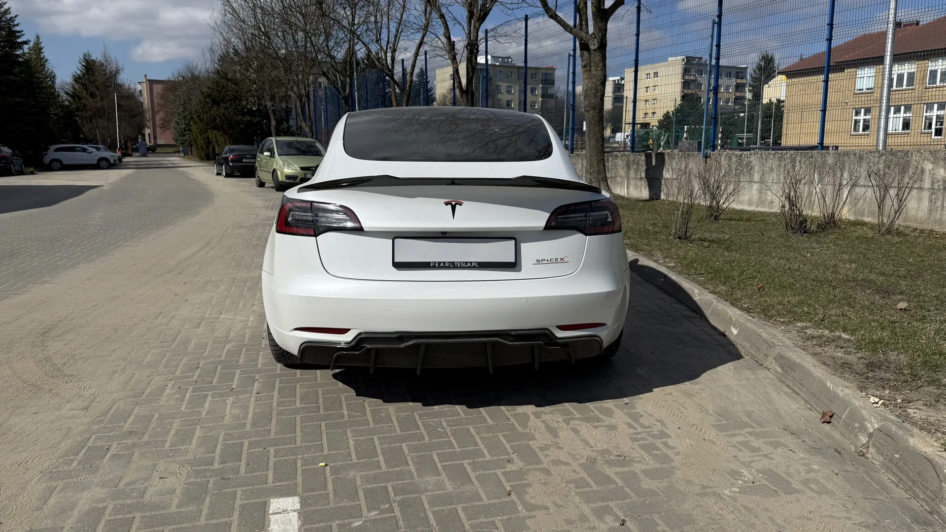 Tesla Model 3 Performance - widok 5