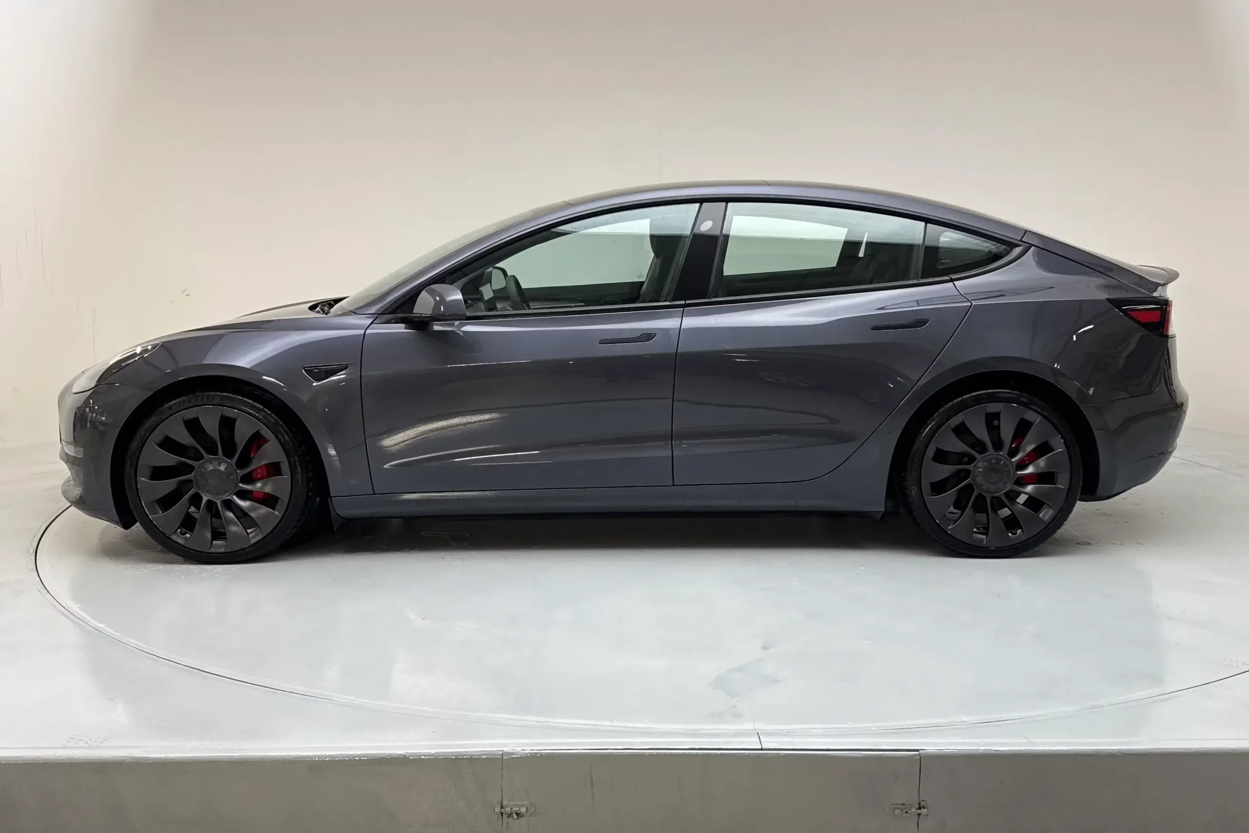Tesla Model 3 Performance - widok 3