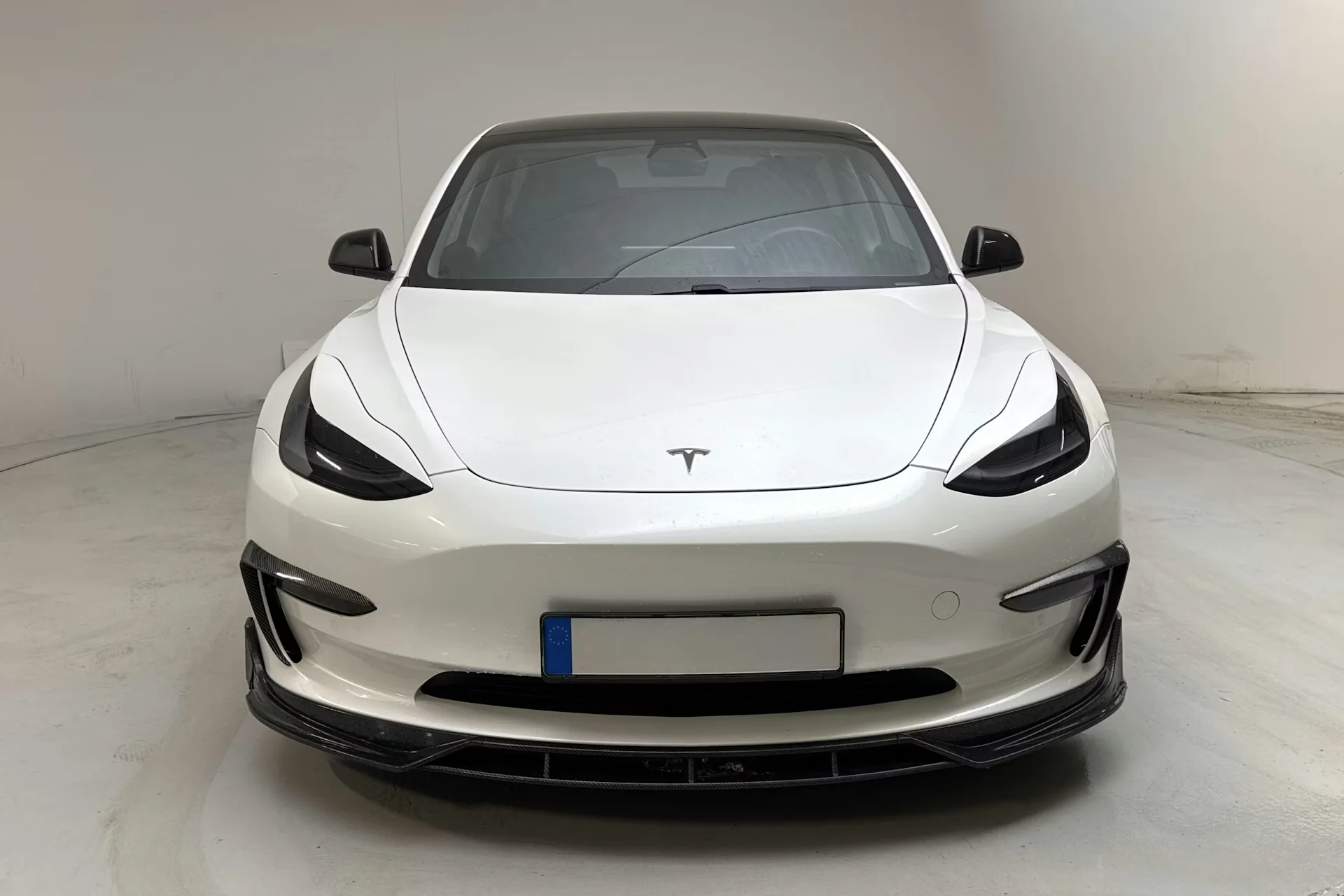Tesla Model 3 Performance - widok 2