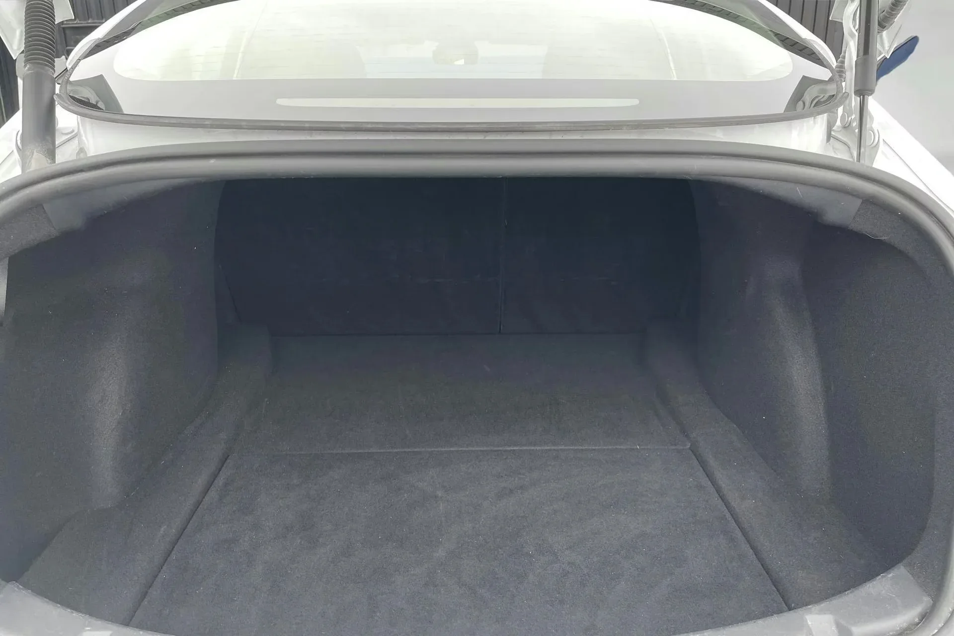 Tesla Model 3 Long Range AWD - widok 9