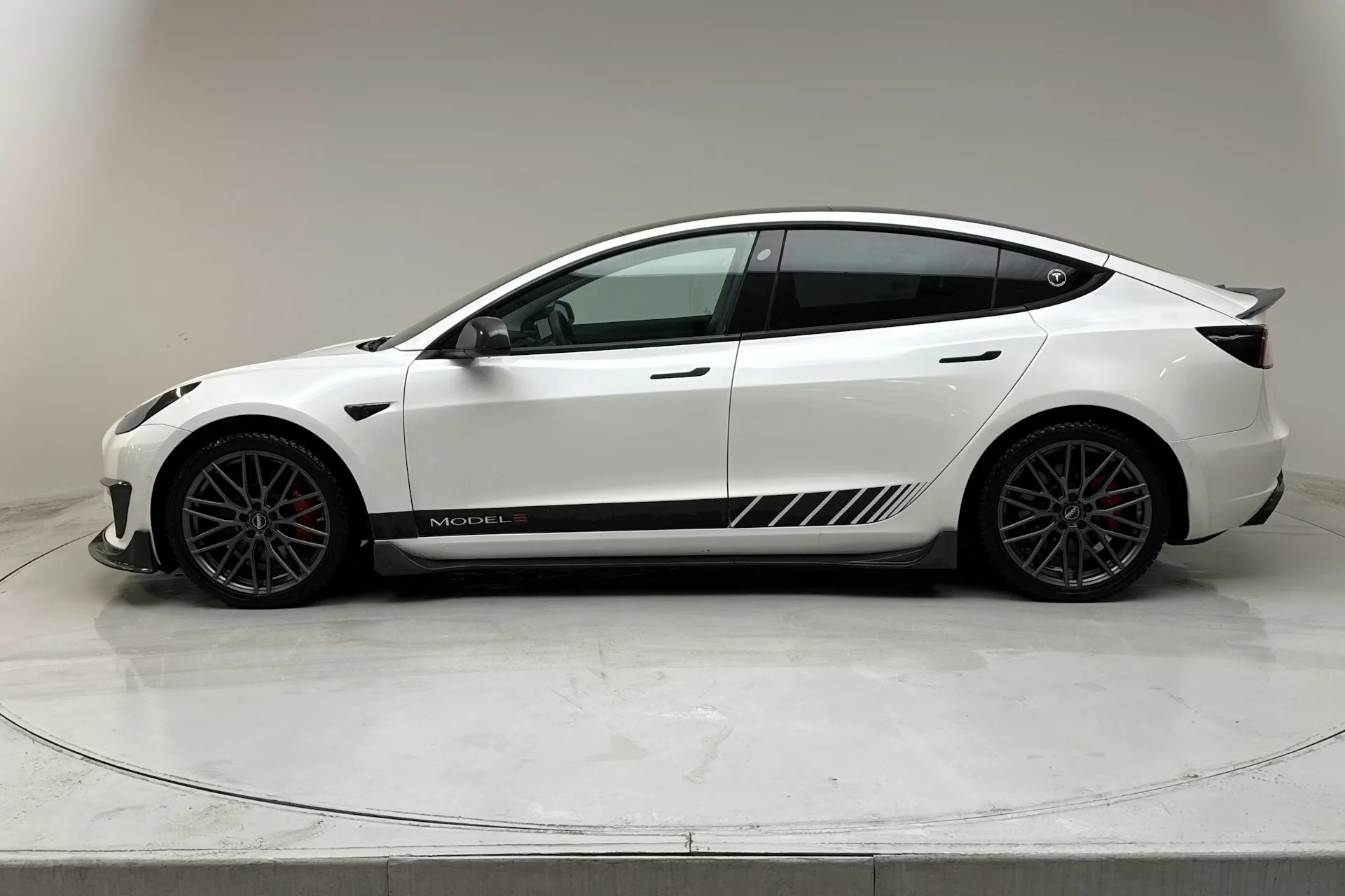 Tesla Model 3 Performance - widok 3