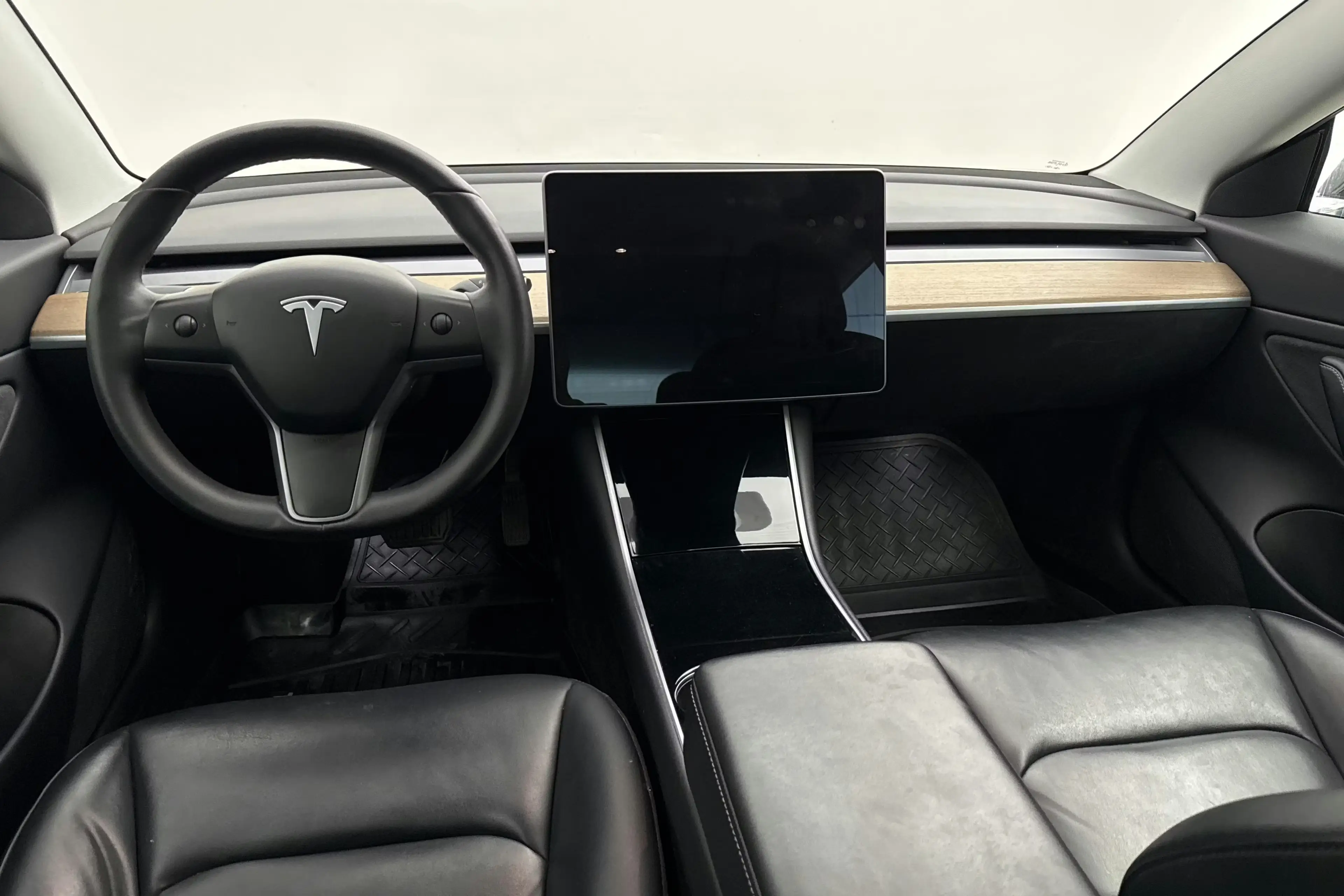 Tesla Model 3 Long Range AWD - widok 6