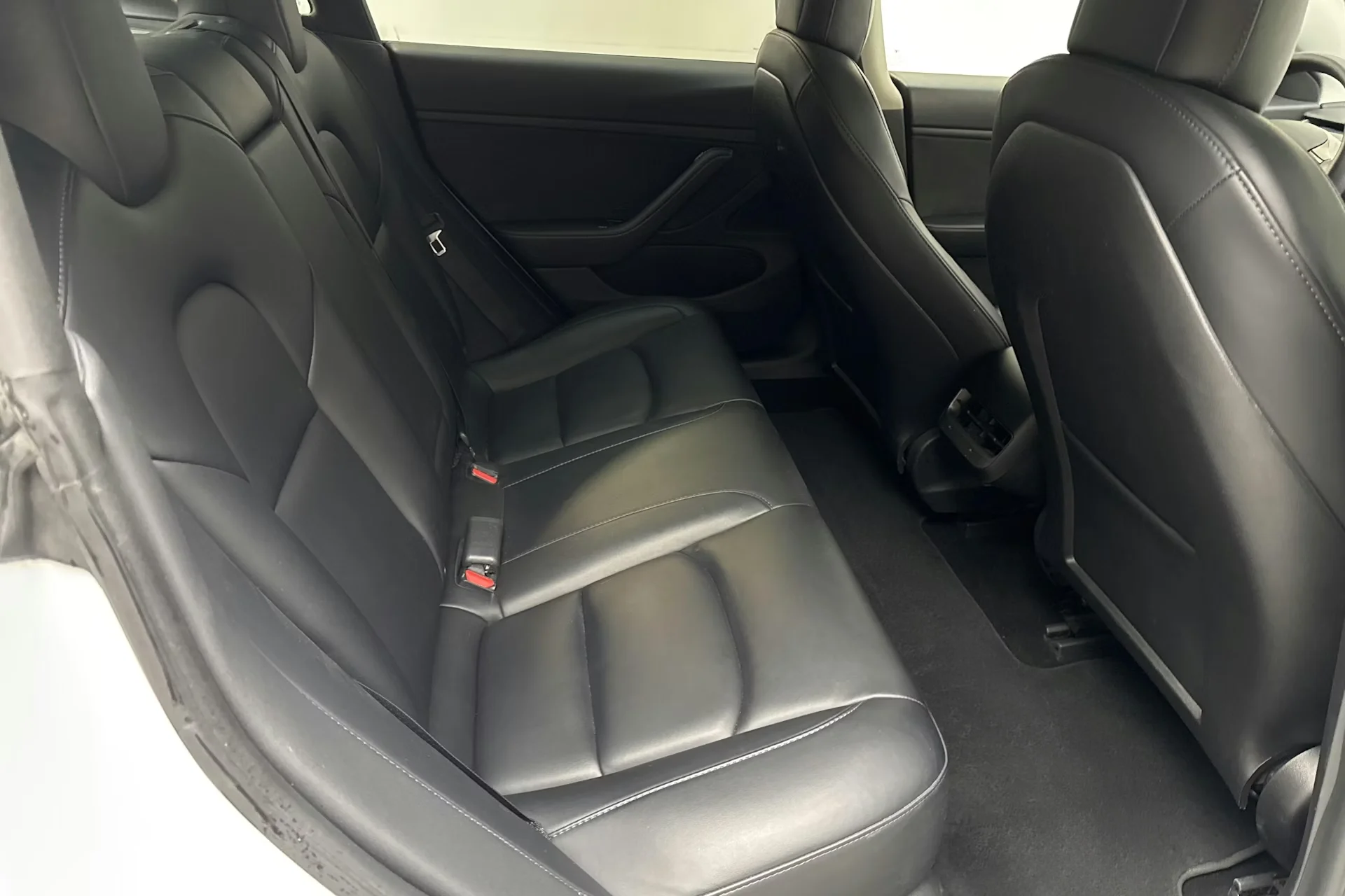 Tesla Model 3 Performance - widok 8