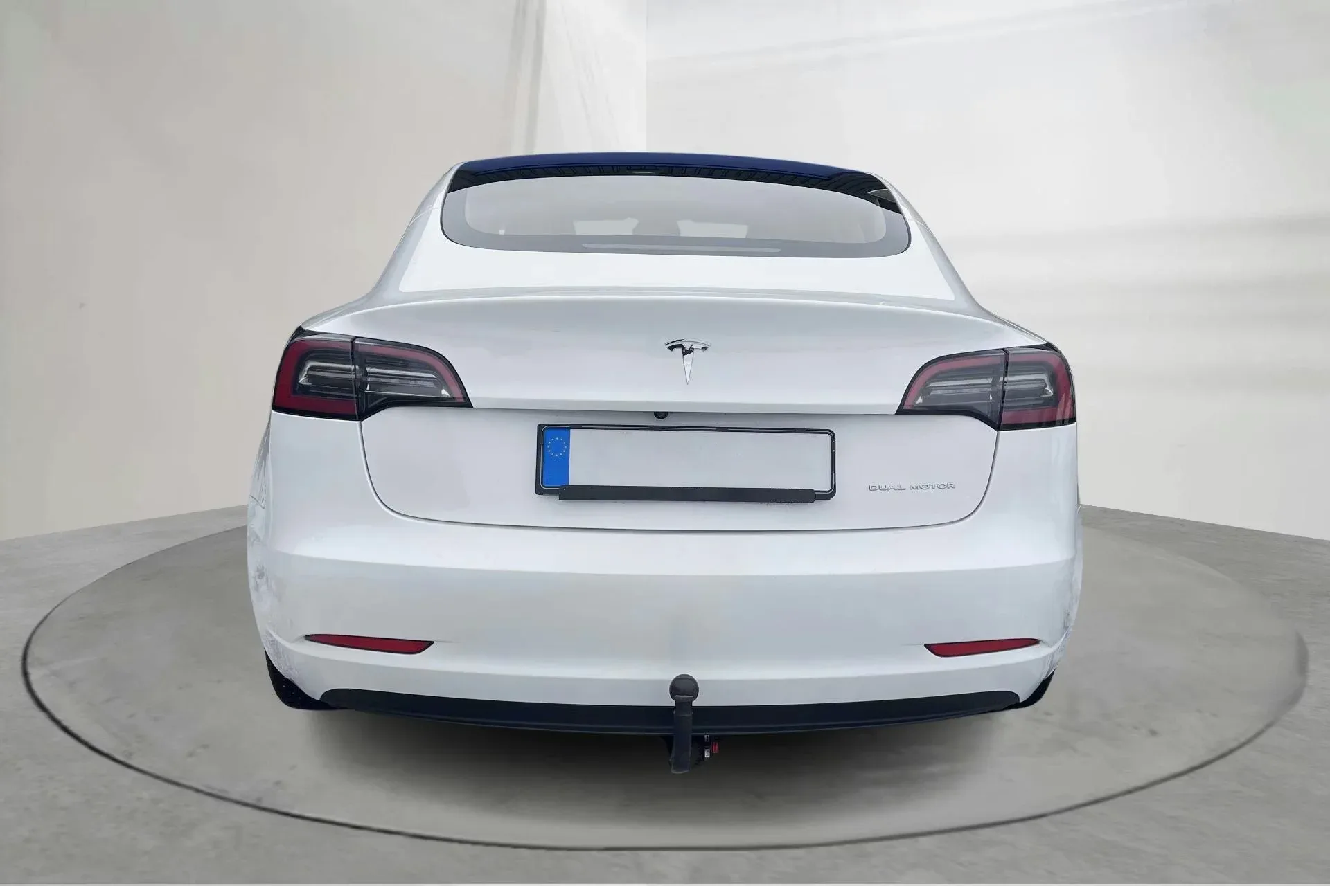 Tesla Model 3 Long Range AWD - widok 4