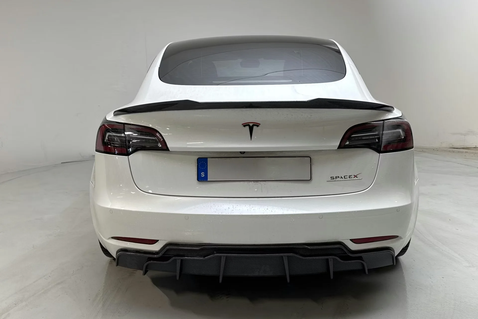 Tesla Model 3 Performance - widok 5