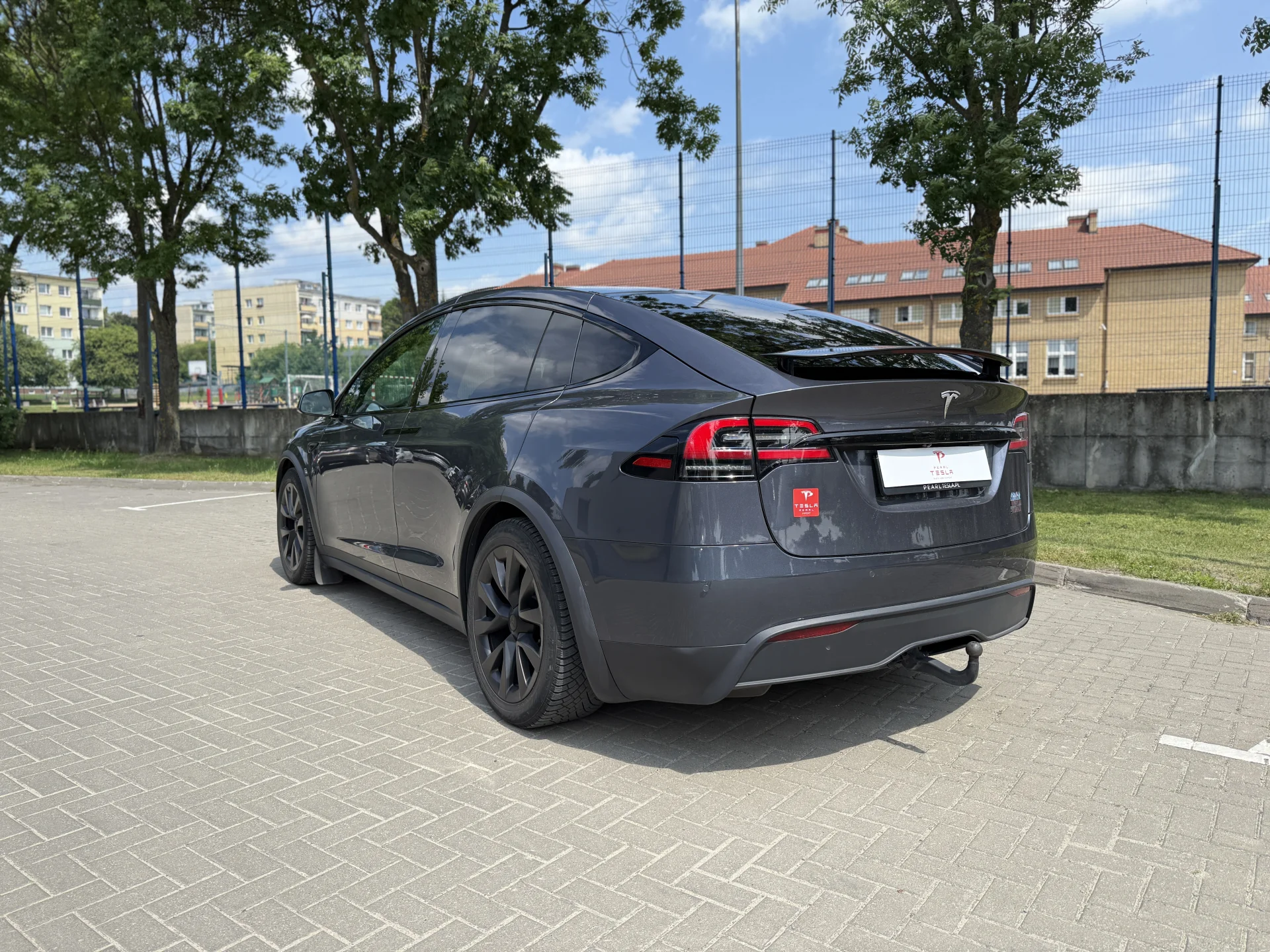 Tesla Model X Plaid - widok 3