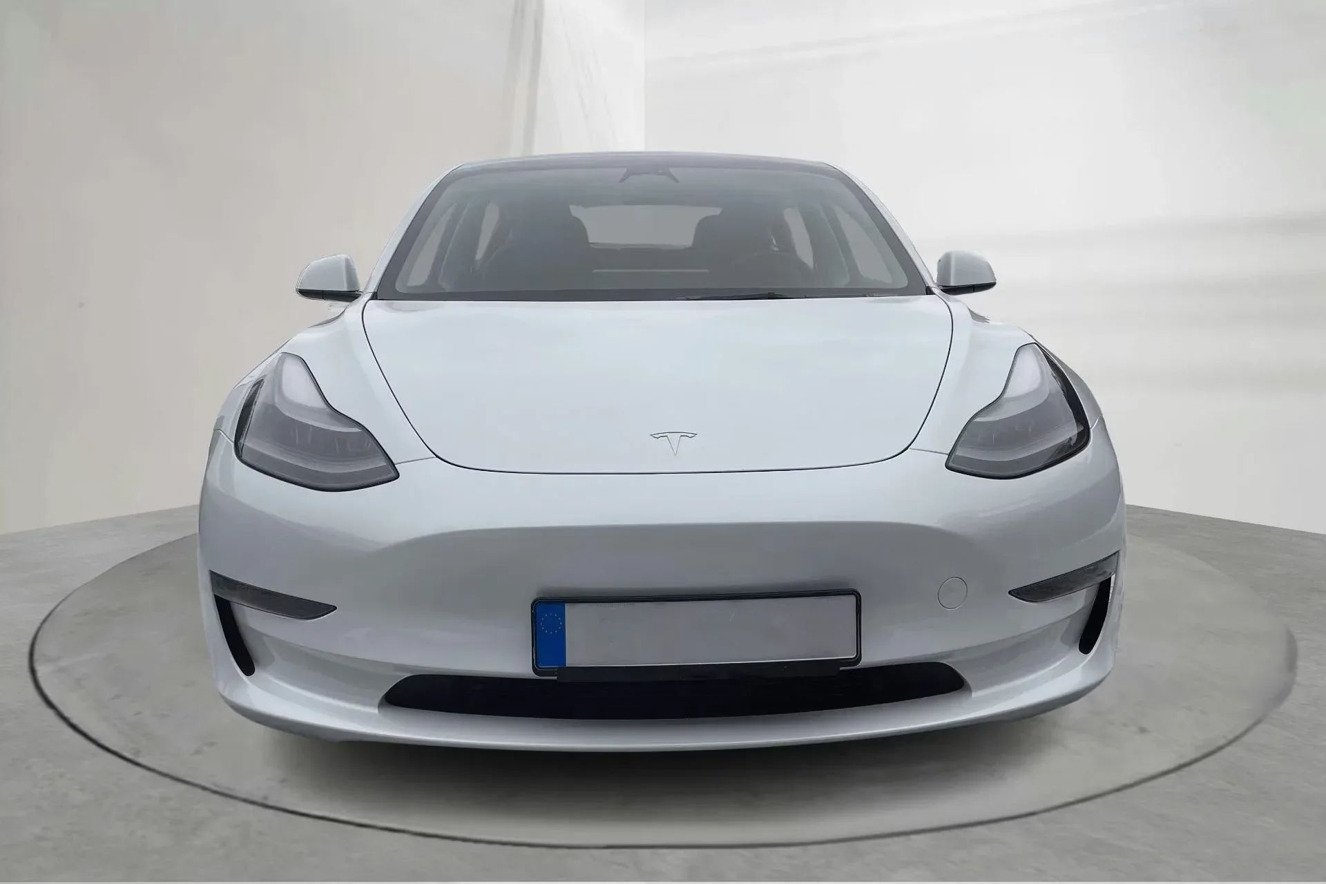 Tesla Model 3 Long Range AWD - widok 2