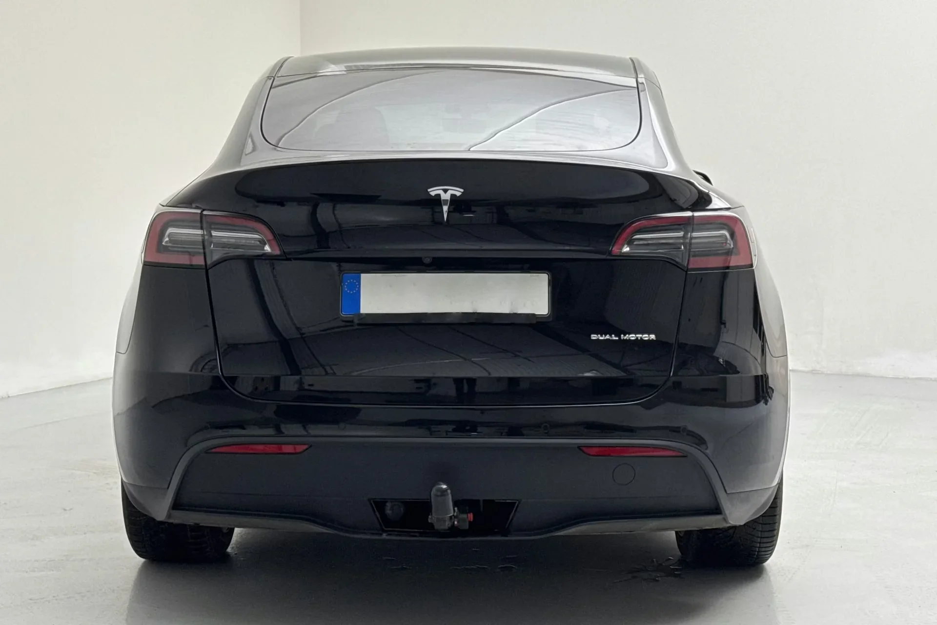 Tesla Model Y Long Range AWD - widok 5