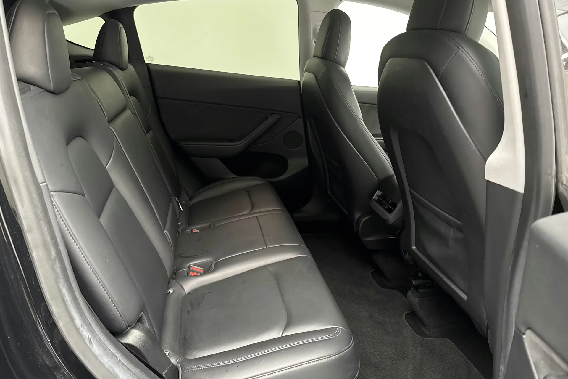 Tesla Model Y Long Range AWD - widok 8