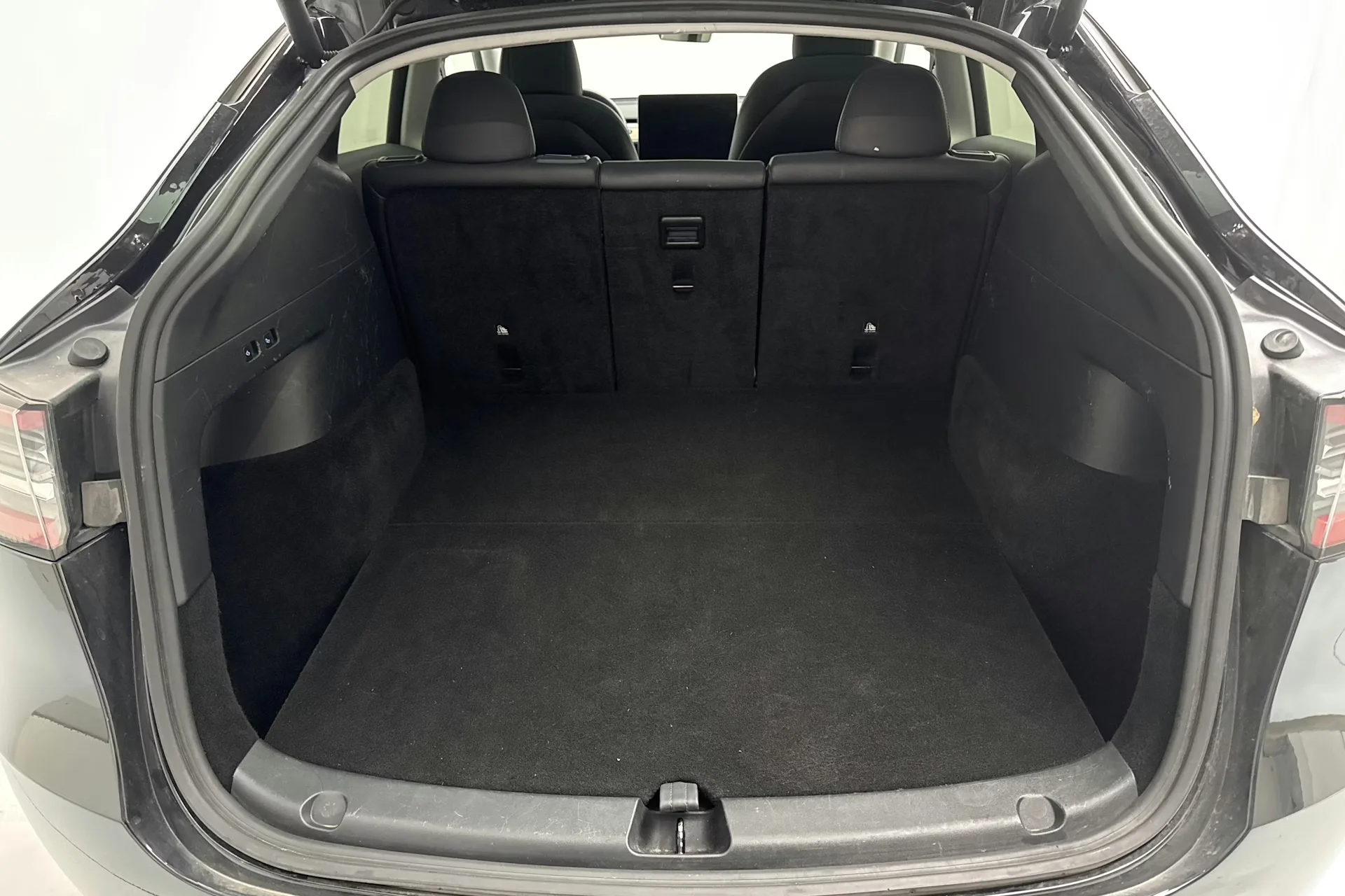 Tesla Model Y Long Range AWD - widok 9