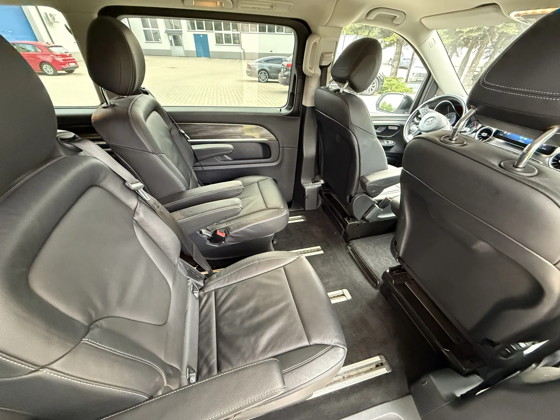 Mercedes EQV 300 lang Avantgarde Line - widok 11