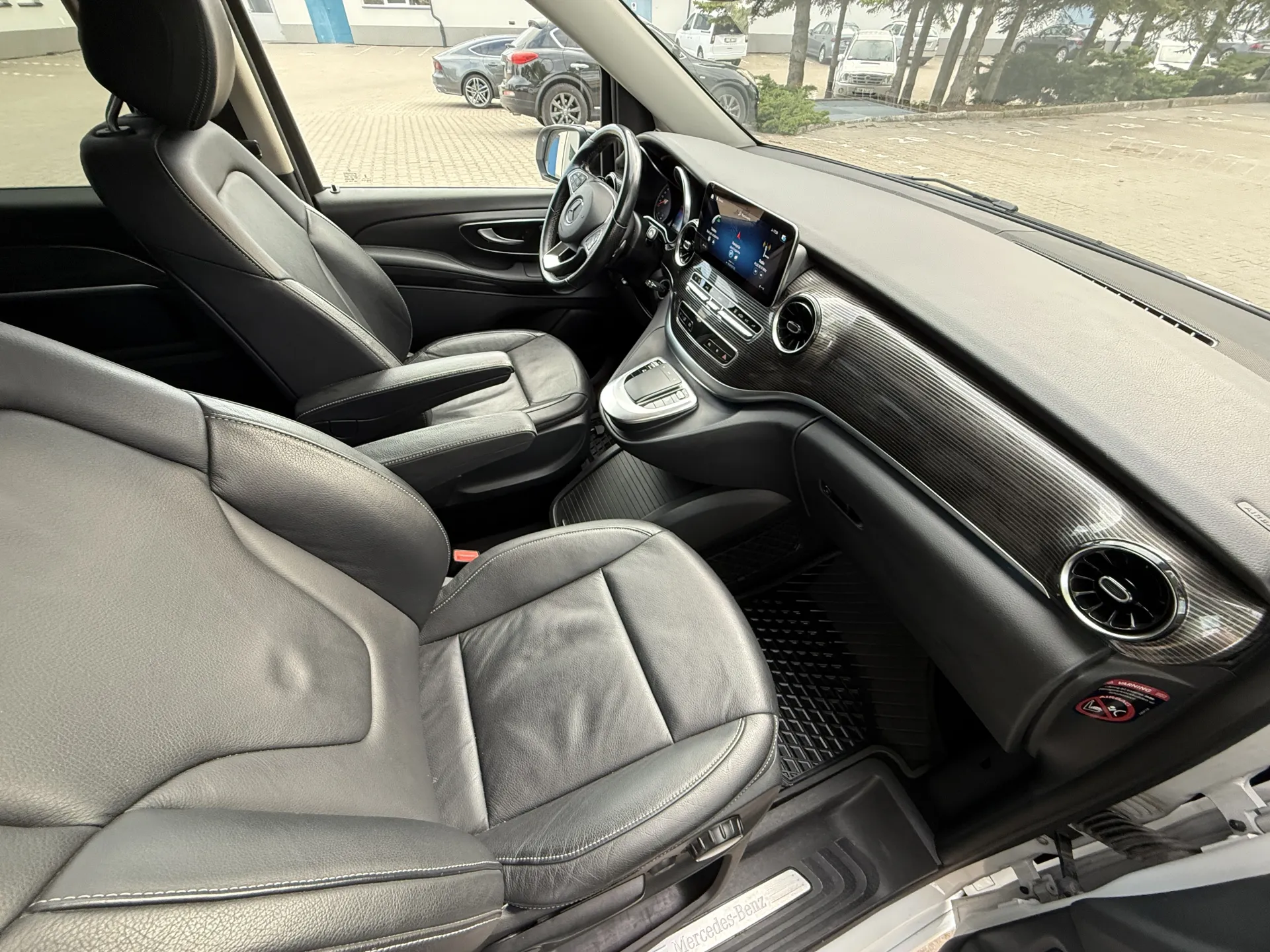 Mercedes EQV 300 lang Avantgarde Line - widok 8