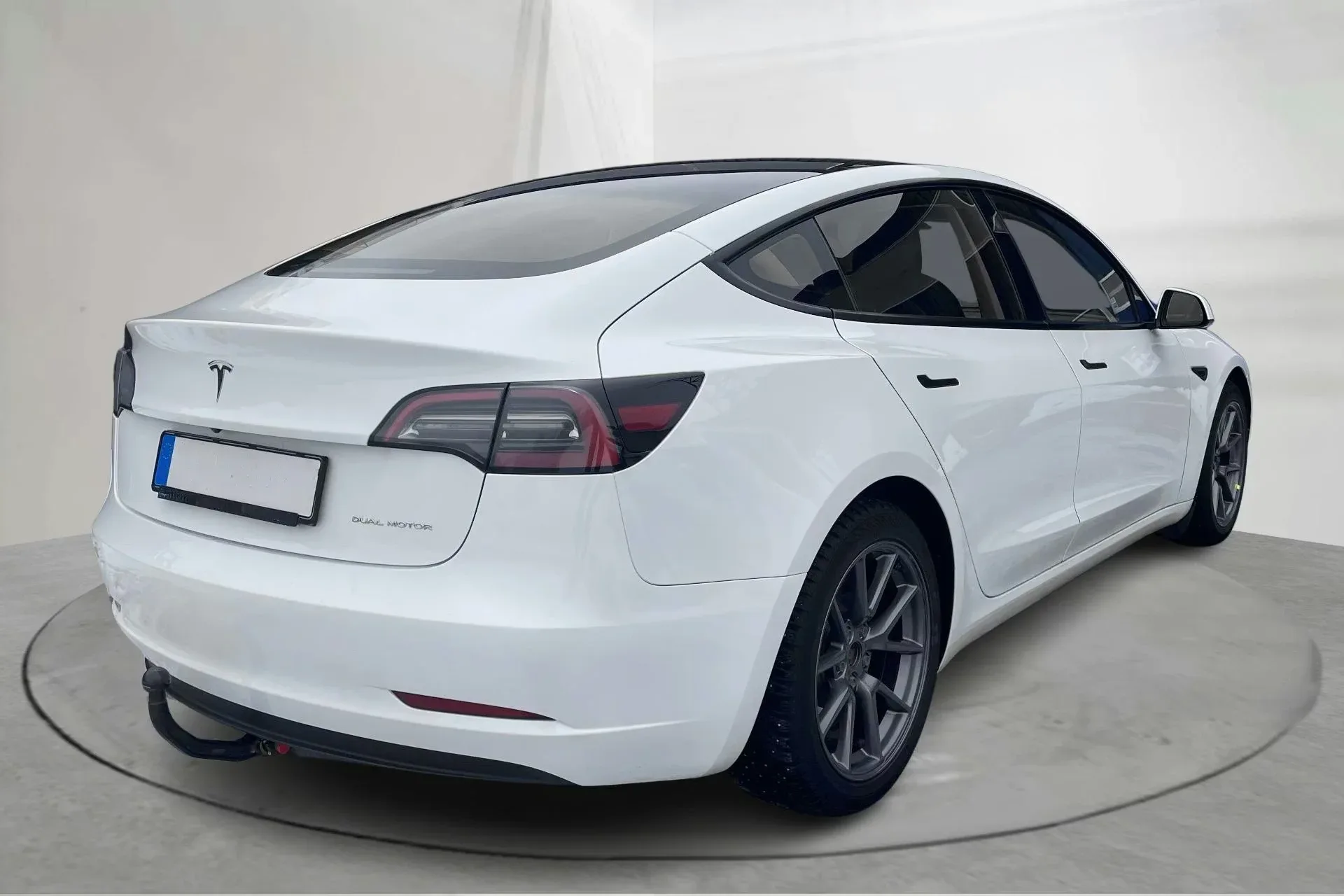 Tesla Model 3 Long Range AWD - widok 5